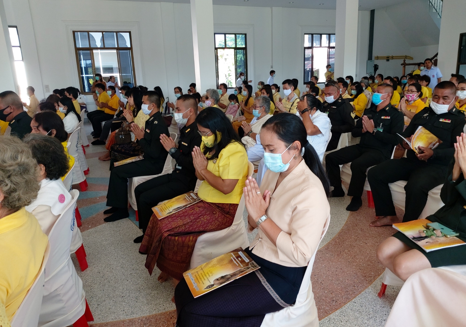 ? พช.ขอนแก่น : ร่วมพิธีเจริญพระพุทธมนต์เพื่อความเป็นสิริมงคลให้กับแผ่นดินและปวงชนชาวไทยทุกหมู่เหล่า ในโอกาสวันชาติ และวันพ่อแห่งชาติ 5 ธันวาคม 2563 ?
