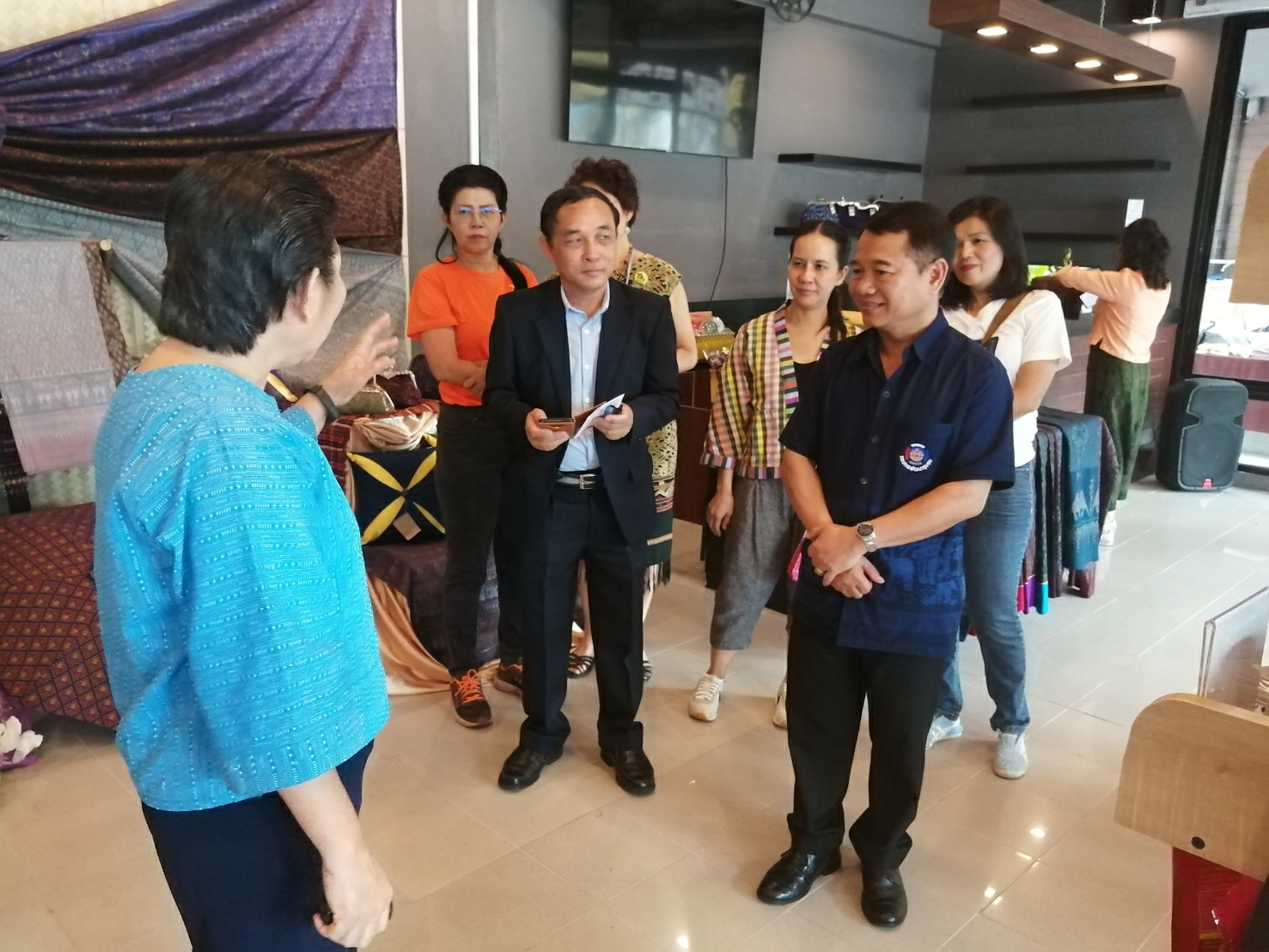 ?พช.ขอนแก่น : พัฒนาการจังหวัดขอนแก่น เยี่ยมชมศูนย์ส่งเสริมและพัฒนาสินค้า OTOP จังหวัดขอนแก่น?
