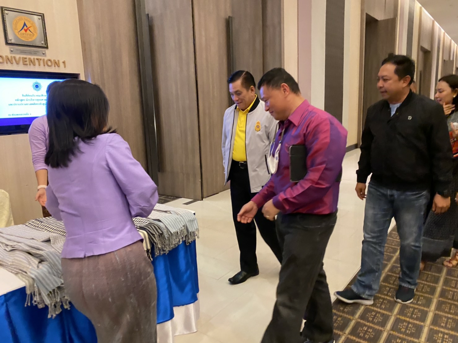 ? พช.ขอนแก่น : ร่วมต้อนรับคณะศึกษาดูงาน หลักสูตร นักบริหารยุทธศาตร์การป้องกันและปราบปรามยาเสพติดระดับสูง (นบส.ปปส.) รุ่นที่ 2 ?