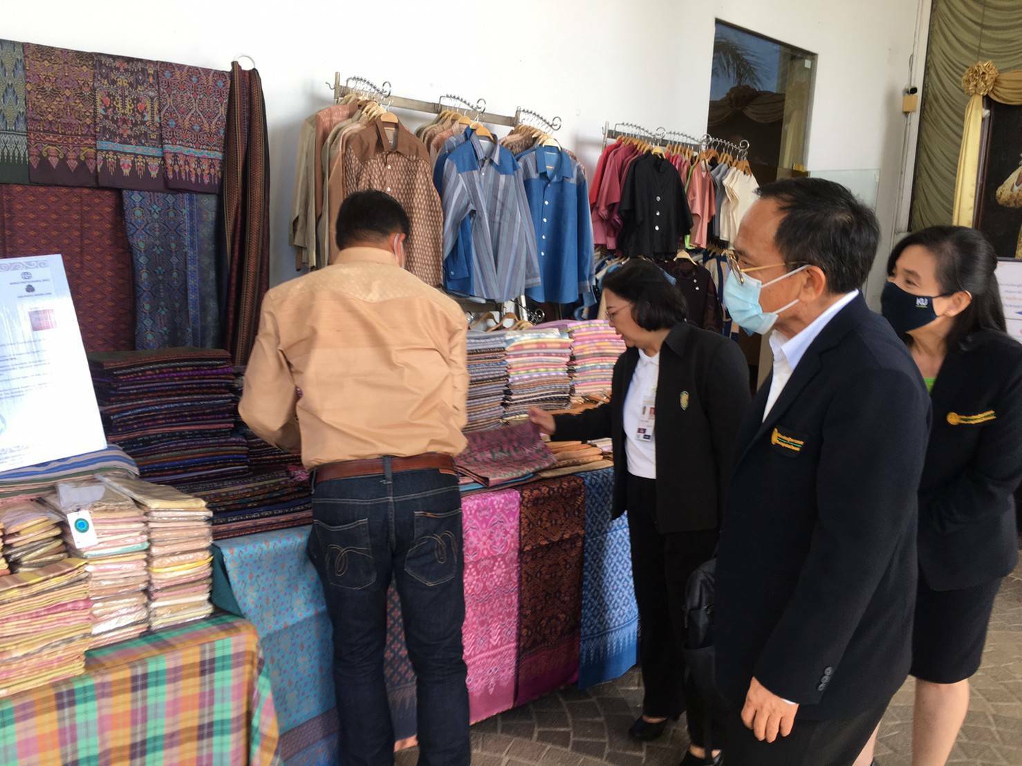 ? พช.ขอนแก่น : ร่วมต้อนรับจคณะผู้บริหารตามหลักสูตรวิทยาลัยป้องกันราชอาณาจักร (วปอ.) ปี 2563ในโอกาสเดินทางมาศึกษาดูงานในพื้นที่จังหวัดขอนแก่น ?