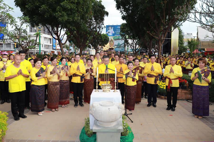 ? พช.ขอนแก่น : ร่วมพิธีรำบวงสรวง 10 สิ่งศักดิ์สิทธิ์ ฉลองครบรอบ 223 ปี เมืองขอนแก่น ?