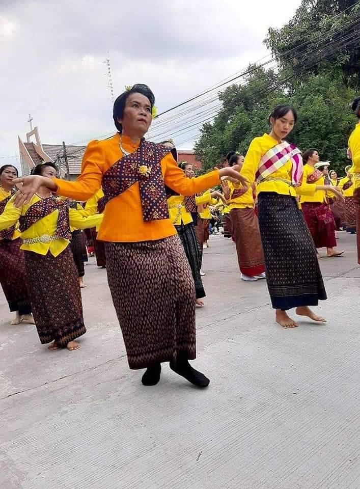? พช.ขอนแก่น : ร่วมพิธีรำบวงสรวง 10 สิ่งศักดิ์สิทธิ์ ฉลองครบรอบ 223 ปี เมืองขอนแก่น ?