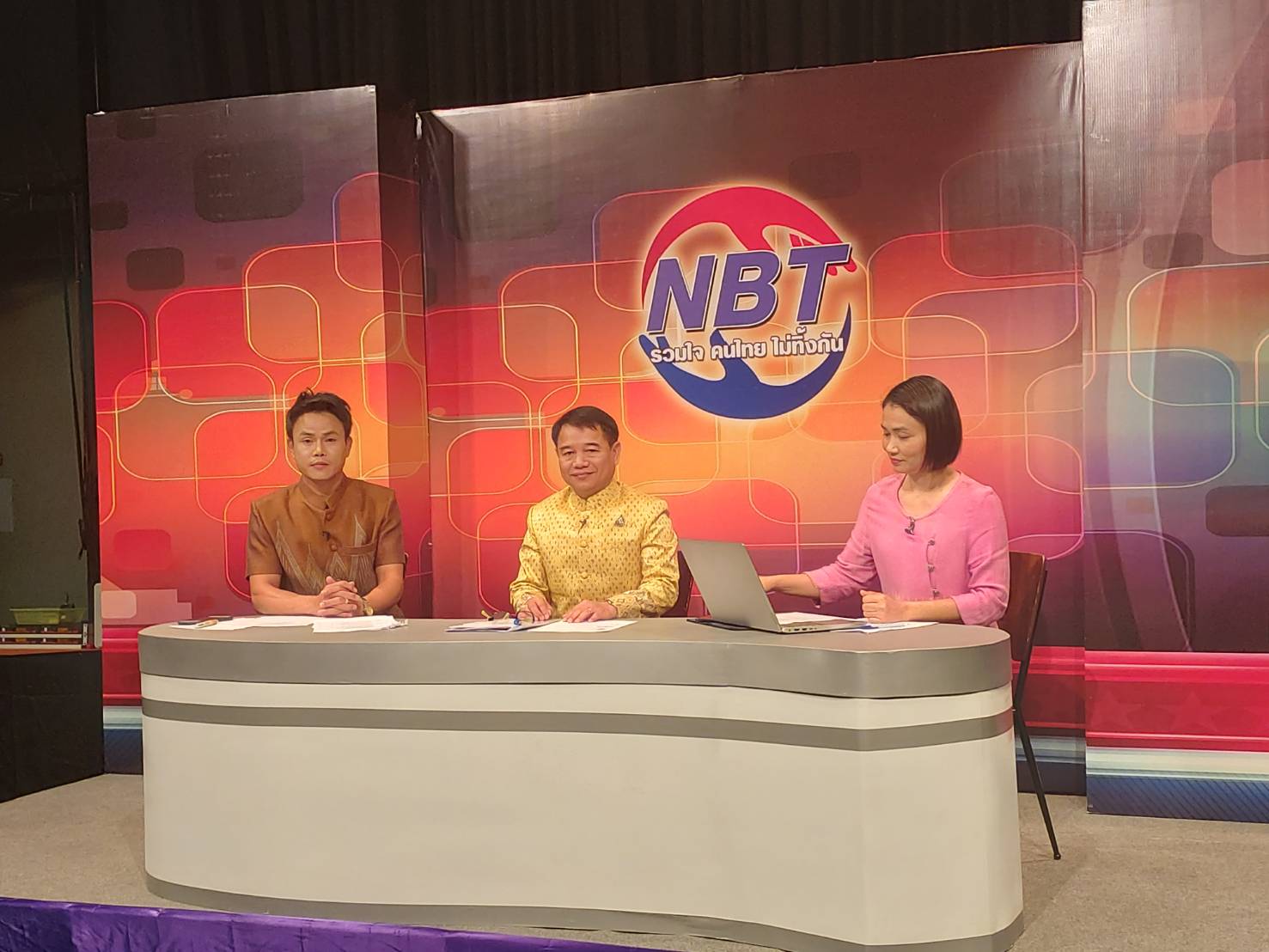 ? พช.ขอนแก่น : พัฒนาการจังหวัดขอนแก่นร่วมดำเนินรายการ “ทีวีอีสานรวมใจ คนไทยไม่ทิ้งกัน” ?