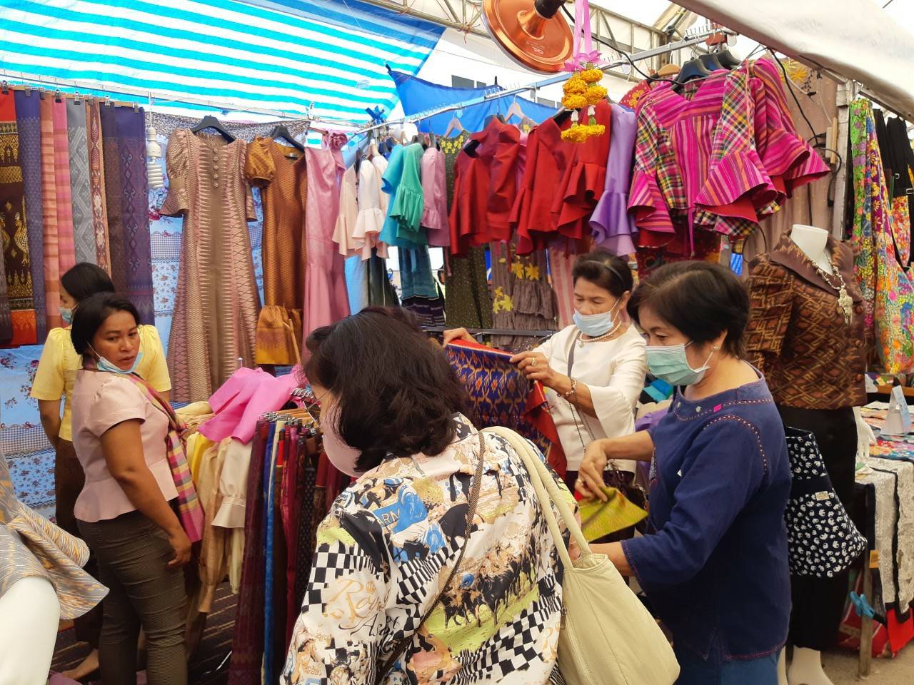 ? พช.ขอนแก่น : จัด OTOP “ภูมิปัญญาไทย วิถีใหม่ สู่ชุมชน” ในงานเทศกาลไหมนานาชาติประเพณีผูกเสี่ยว และงานกาชาดจังหวัดขอนแก่น ประจำปี 2563 ?