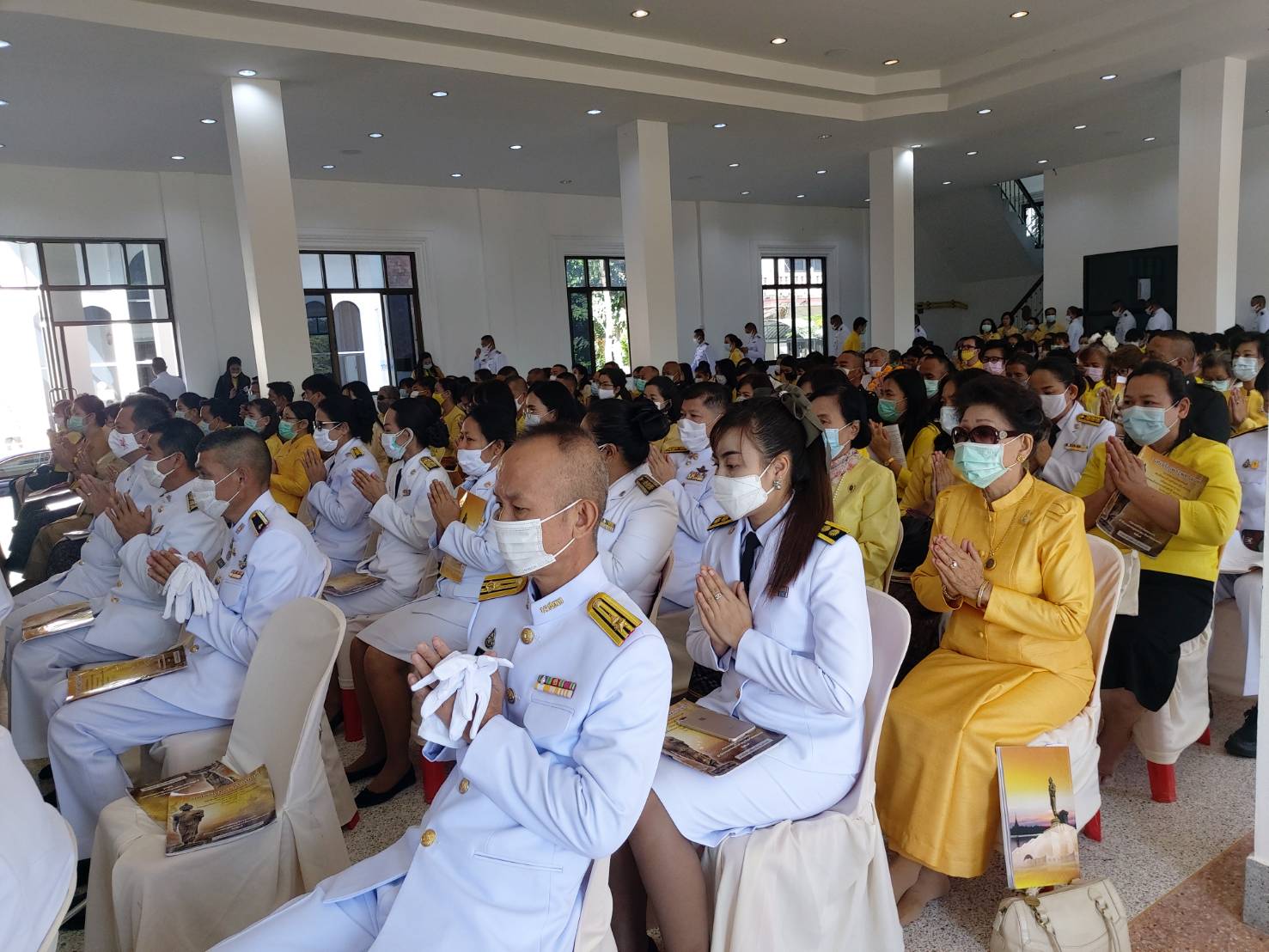 ?พช.ขอนแก่น : ร่วมพิธีเจริญพระพุทธมนต์ เนื่องในโอกาสวันคล้ายวันพระบรมราชสมภพ 5 ธันวาคม 2563?