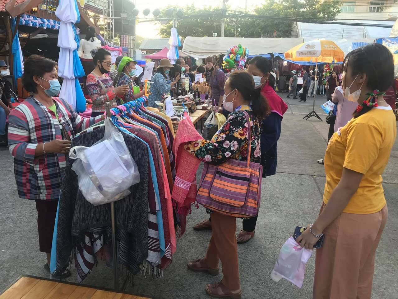 ? พช.ขอนแก่น : จัดแสดงและจำหน่ายสินค้า OTOP “ภูมิปัญญาไทย วิถีใหม่ สู่ชุมชน” ในงานเทศกาลไหมนานาชาติประเพณีผูกเสี่ยว และงานกาชาดจังหวัดขอนแก่น ประจำปี 2563 ?