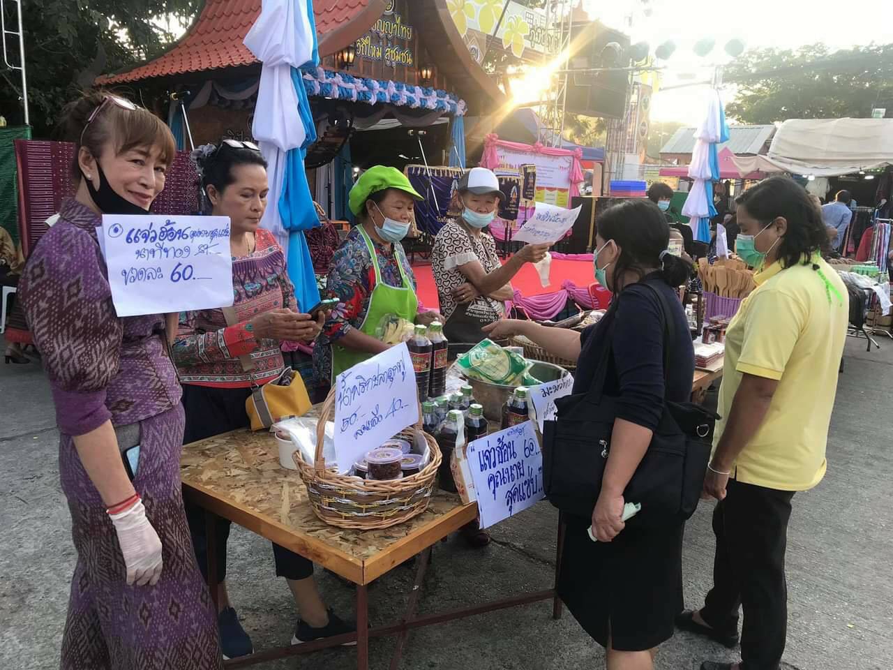 ? พช.ขอนแก่น : จัดแสดงและจำหน่ายสินค้า OTOP “ภูมิปัญญาไทย วิถีใหม่ สู่ชุมชน” ในงานเทศกาลไหมนานาชาติประเพณีผูกเสี่ยว และงานกาชาดจังหวัดขอนแก่น ประจำปี 2563 ?