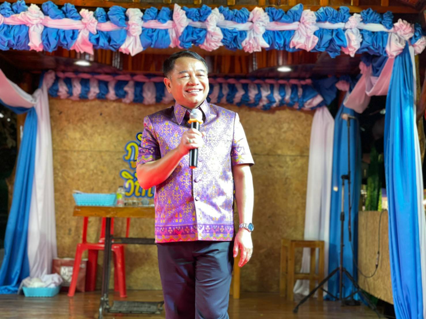 ? พช.ขอนแก่น : ผู้ตรวจราชการกรมการพัฒนาชุมชน เยี่ยมชมการจัดงาน OTOP “ภูมิปัญญาไทย วิถีใหม่ สู่ชุมชน” ในงานเทศกาลไหมนานาชาติประเพณีผูกเสี่ยว และงานกาชาดจังหวัดขอนแก่น ประจำปี 2563 ?