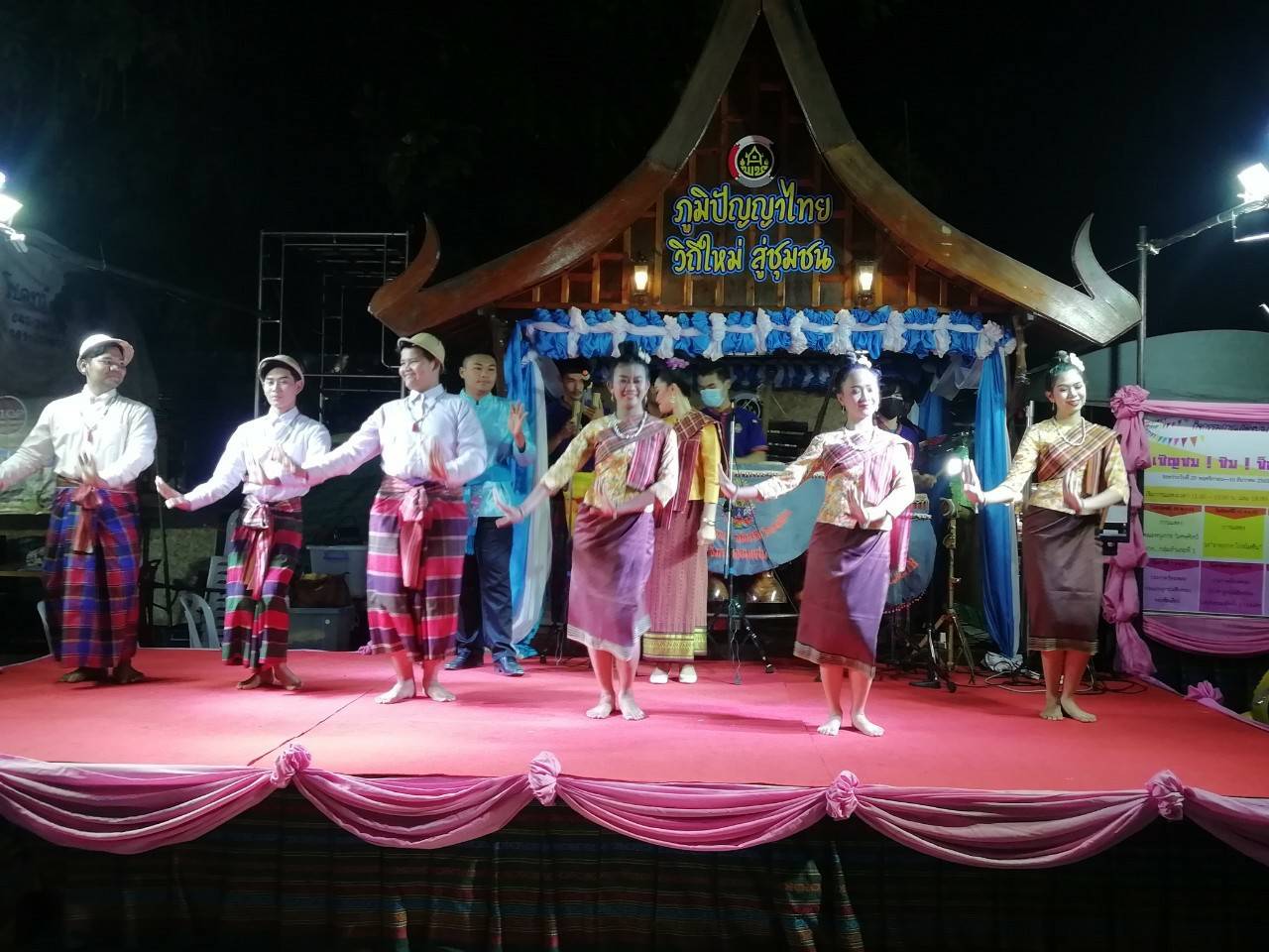 ? พช.ขอนแก่น : สิบเอ็ดวันทะลุ 36 ล้าน ! งาน “ภูมิปัญญาไทย วิถีใหม่ สู่ชุมชน” ในงานเทศกาลไหมนานาชาติ ประเพณีผูกเสี่ยว และงานกาชาดจังหวัดขอนแก่น ประจำปี 2563 ?