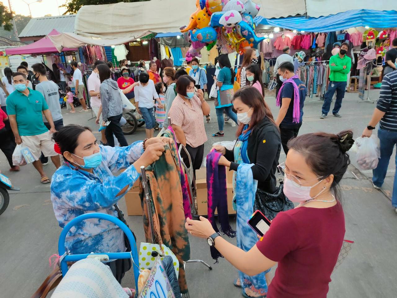 ? พช.ขอนแก่น : สิบเอ็ดวันทะลุ 36 ล้าน ! งาน “ภูมิปัญญาไทย วิถีใหม่ สู่ชุมชน” ในงานเทศกาลไหมนานาชาติ ประเพณีผูกเสี่ยว และงานกาชาดจังหวัดขอนแก่น ประจำปี 2563 ?
