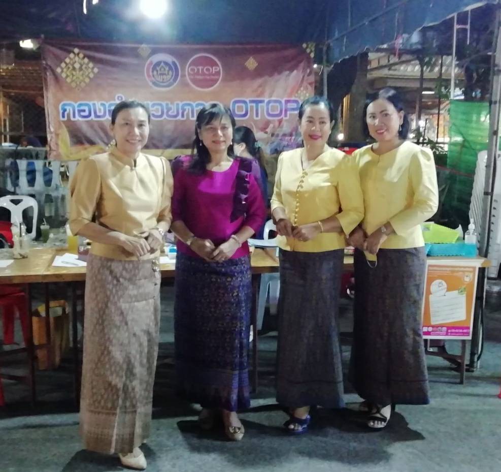 ? พช.ขอนแก่น : สิบเอ็ดวันทะลุ 36 ล้าน ! งาน “ภูมิปัญญาไทย วิถีใหม่ สู่ชุมชน” ในงานเทศกาลไหมนานาชาติ ประเพณีผูกเสี่ยว และงานกาชาดจังหวัดขอนแก่น ประจำปี 2563 ?