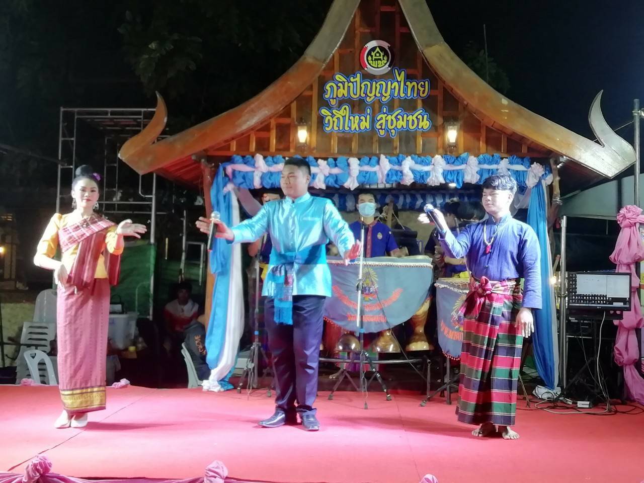 ? พช.ขอนแก่น : สิบเอ็ดวันทะลุ 36 ล้าน ! งาน “ภูมิปัญญาไทย วิถีใหม่ สู่ชุมชน” ในงานเทศกาลไหมนานาชาติ ประเพณีผูกเสี่ยว และงานกาชาดจังหวัดขอนแก่น ประจำปี 2563 ?
