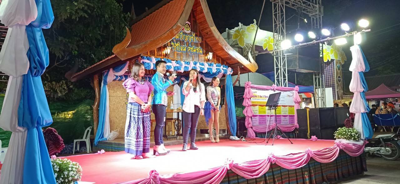 ? พช.ขอนแก่น : สิบสองวันยอดพุ่ง 40 ล้าน ! งาน “ภูมิปัญญาไทย วิถีใหม่ สู่ชุมชน” ในงานเทศกาลไหมนานาชาติ ประเพณีผูกเสี่ยว และงานกาชาดจังหวัดขอนแก่น ประจำปี 2563 ?