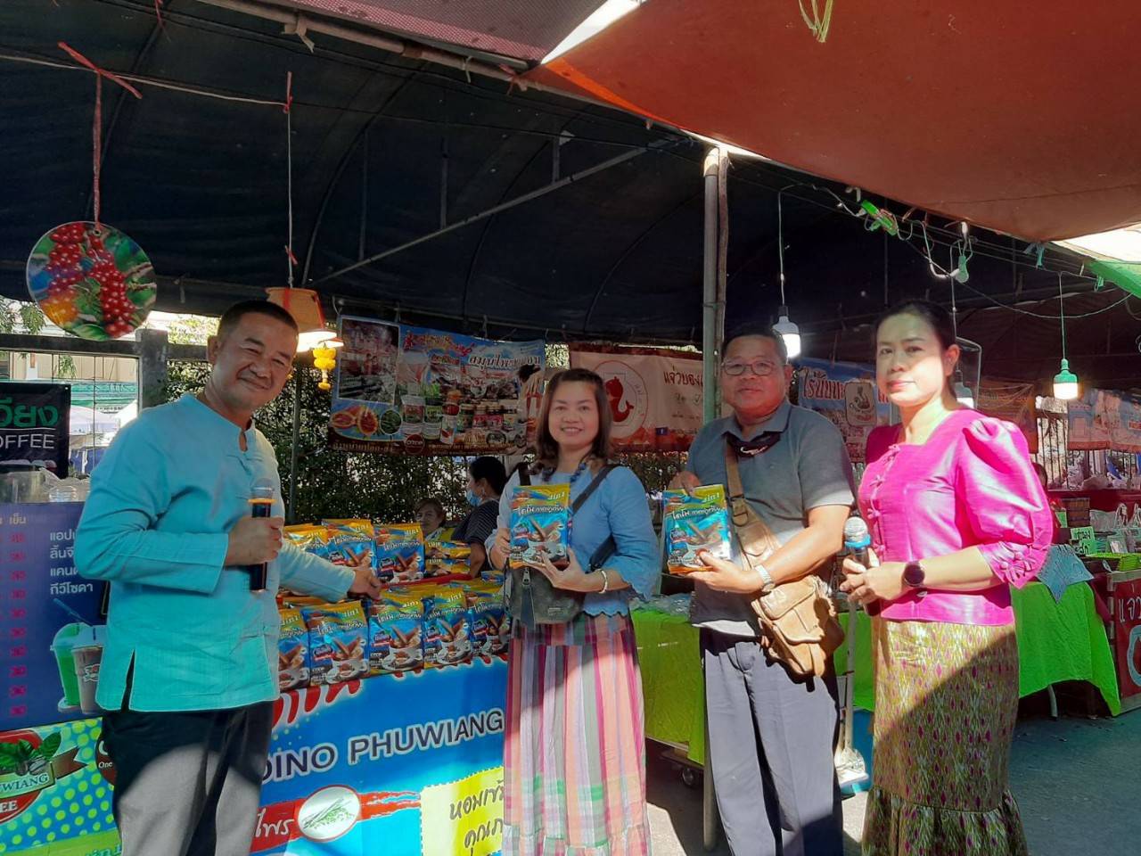 ? พช.ขอนแก่น : สิบสองวันยอดพุ่ง 40 ล้าน ! งาน “ภูมิปัญญาไทย วิถีใหม่ สู่ชุมชน” ในงานเทศกาลไหมนานาชาติ ประเพณีผูกเสี่ยว และงานกาชาดจังหวัดขอนแก่น ประจำปี 2563 ?