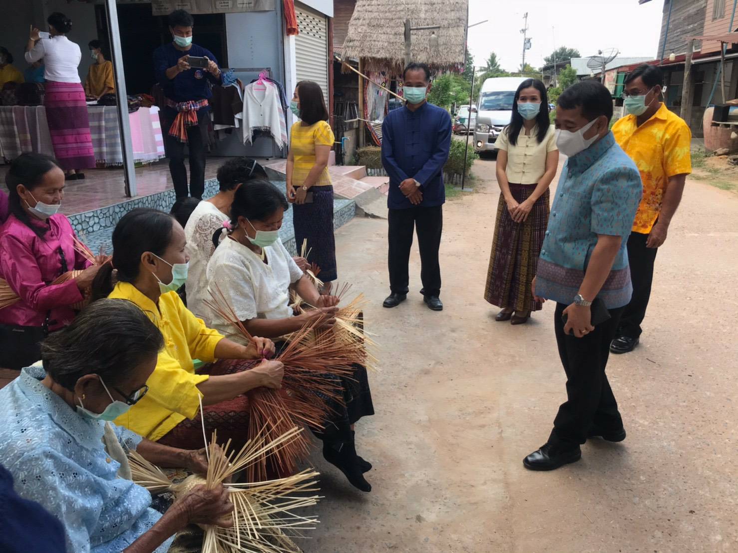 ? พช.ขอนแก่น : ร่วมต้อนรับกองราชเลขา สมเด็จพระกนิษฐาธิราชเจ้า กรมสมเด็จพระเทพรัตนราชสุดาฯสยามบรมราชกุมารี ในการคัดเลือกผลิตภัณฑ์ OTOP เข้าจำหน่ายร้านภูฟ้า?
