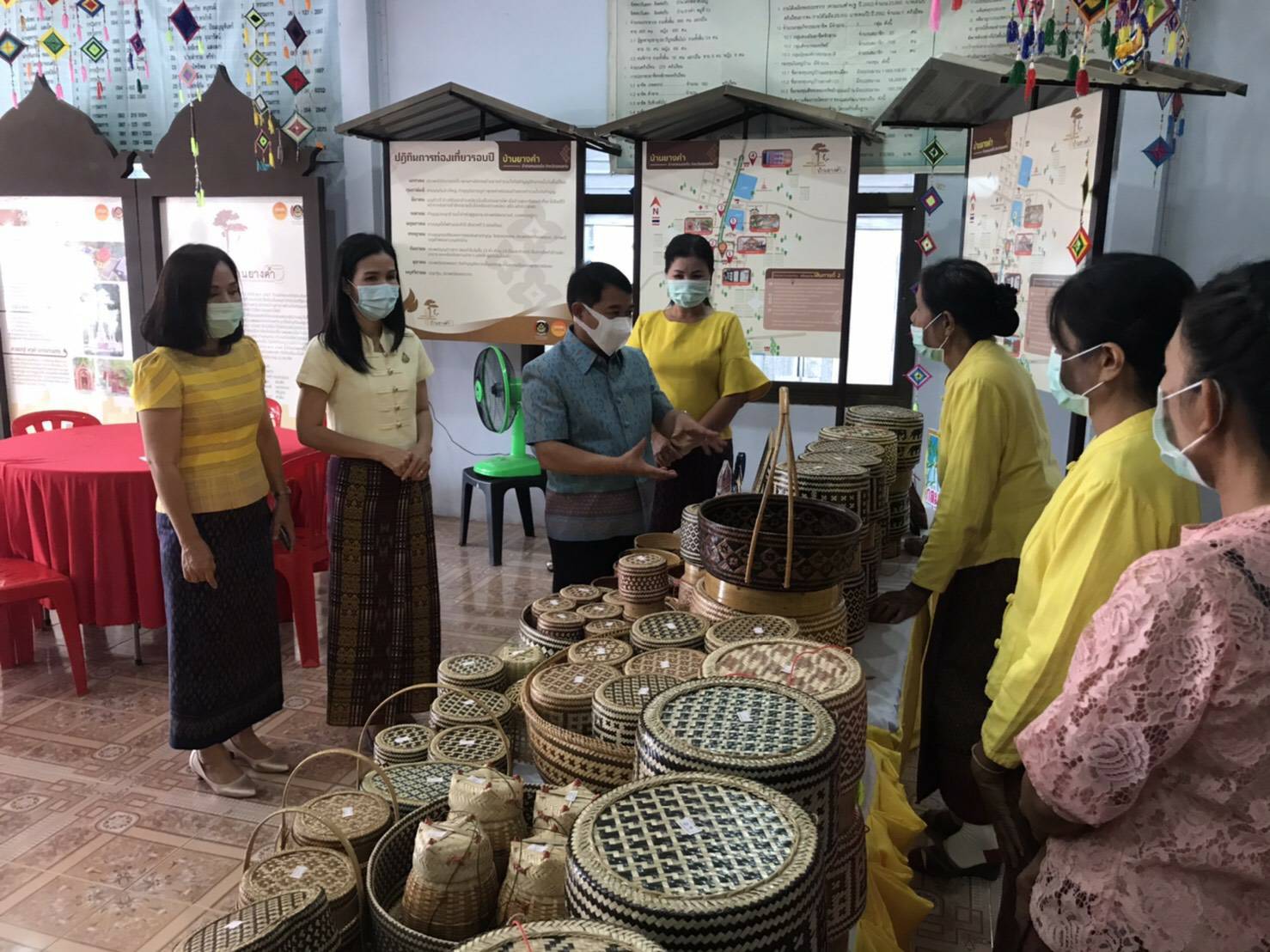 ? พช.ขอนแก่น : ร่วมต้อนรับกองราชเลขา สมเด็จพระกนิษฐาธิราชเจ้า กรมสมเด็จพระเทพรัตนราชสุดาฯสยามบรมราชกุมารี ในการคัดเลือกผลิตภัณฑ์ OTOP เข้าจำหน่ายร้านภูฟ้า?