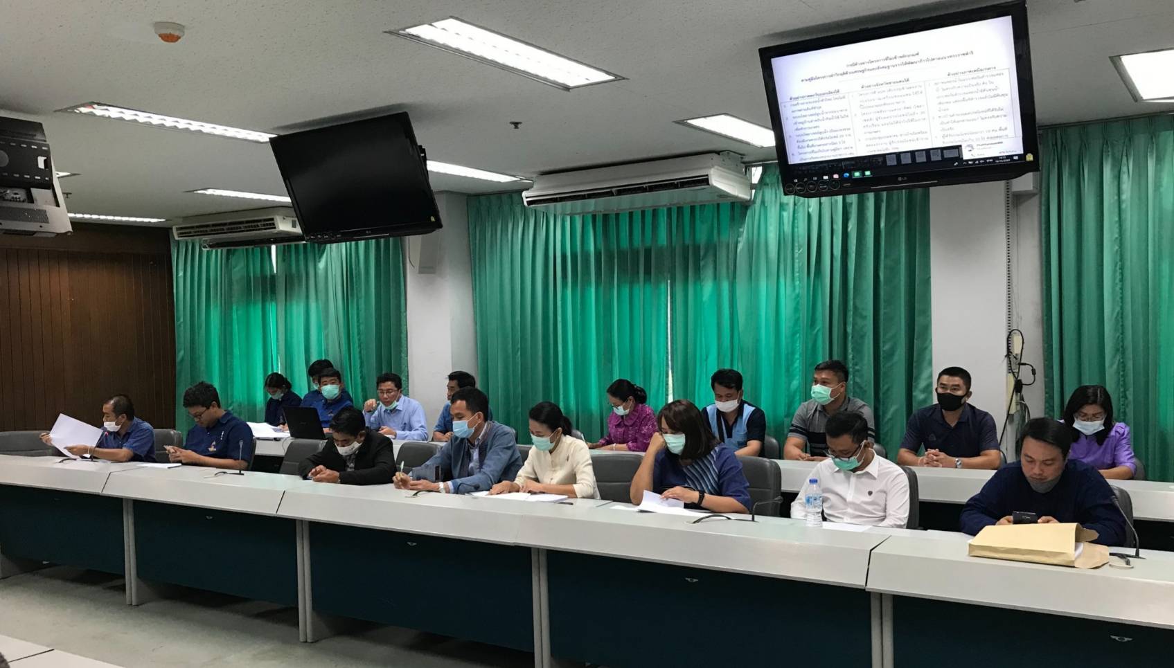 ?พช.ขอนแก่น : ร่วมประชุมคณะอนุกรรมการกลั่นกรองโครงการฝ่าวิกฤตด้วยเศรษฐกิจและสังคมฐานรากให้พัฒนาก้าวไปตามแนวพระราชดำริ?