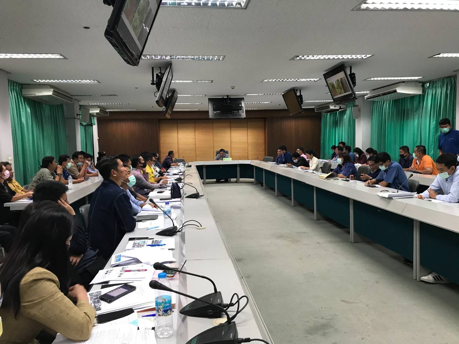 ?พช.ขอนแก่น : ร่วมประชุมคณะอนุกรรมการกลั่นกรองโครงการฝ่าวิกฤตด้วยเศรษฐกิจและสังคมฐานรากให้พัฒนาก้าวไปตามแนวพระราชดำริ?