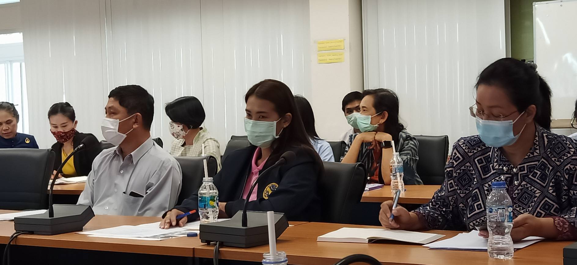 ? พช.ขอนแก่น : ร่วมประชุมคณะทำงานชุดปฏิบัติการขับเคลื่อนการแก้ไขปัญหาความยากจน ตามภารกิจใน 5 มิติ ตามโครงการ “คู่เสี่ยว เกี่ยวก้อย แก้จนคนขอนแก่น”?