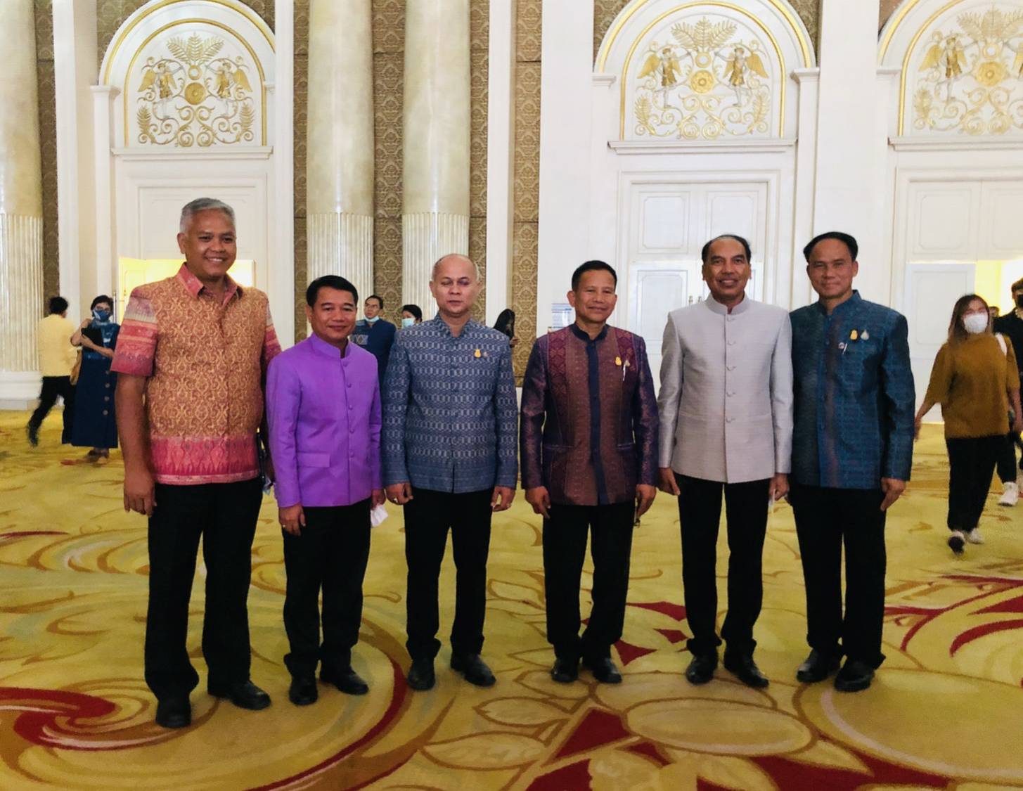 ? พช.ขอนแก่น ร่วมพิธีเปิดงาน Gala night & Fashion show เสน่ห์สีสัน แพรพรรณ แห่งสยาม ?