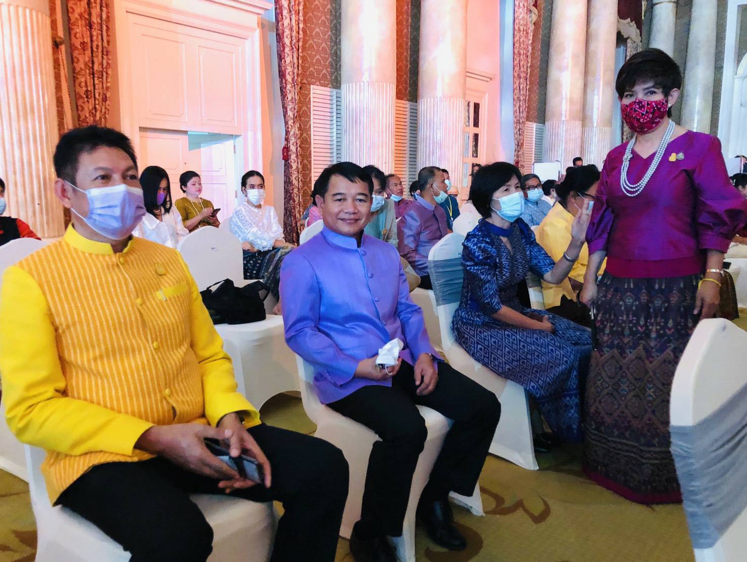 ? พช.ขอนแก่น ร่วมพิธีเปิดงาน Gala night & Fashion show เสน่ห์สีสัน แพรพรรณ แห่งสยาม ?