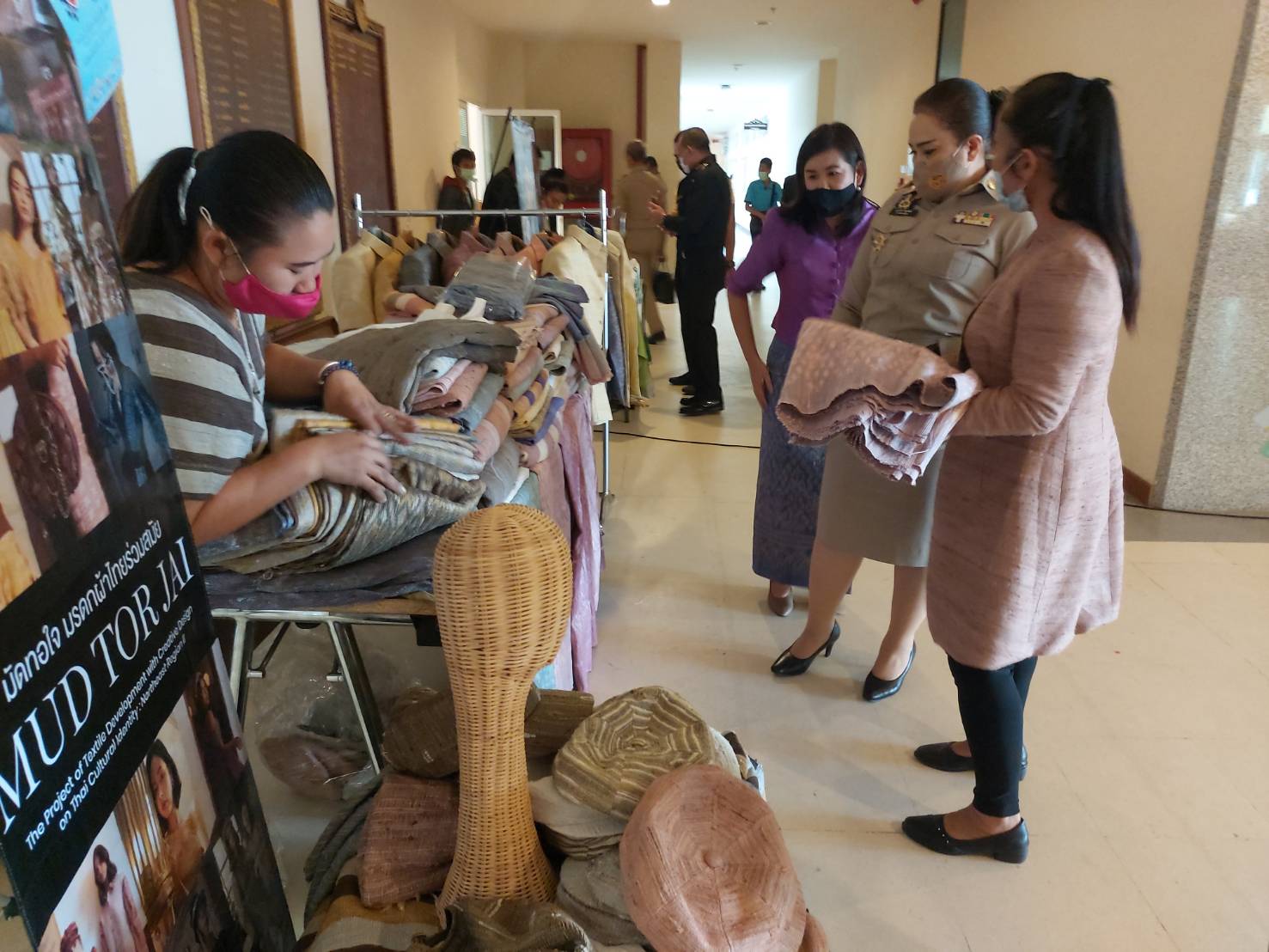 ? พช.ขอนแก่น : ร่วมประชุมหัวหน้าส่วนราชการ สังกัดกระทรวงมหาดไทย และประชุมกรมการจังหวัดขอนแก่น ครั้งที่ 12/2563 ?