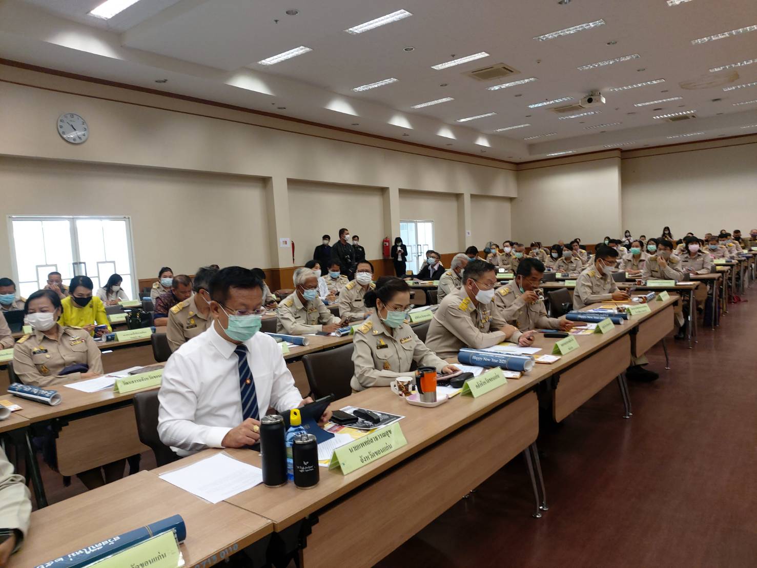 ? พช.ขอนแก่น : ร่วมประชุมหัวหน้าส่วนราชการ สังกัดกระทรวงมหาดไทย และประชุมกรมการจังหวัดขอนแก่น ครั้งที่ 12/2563 ?