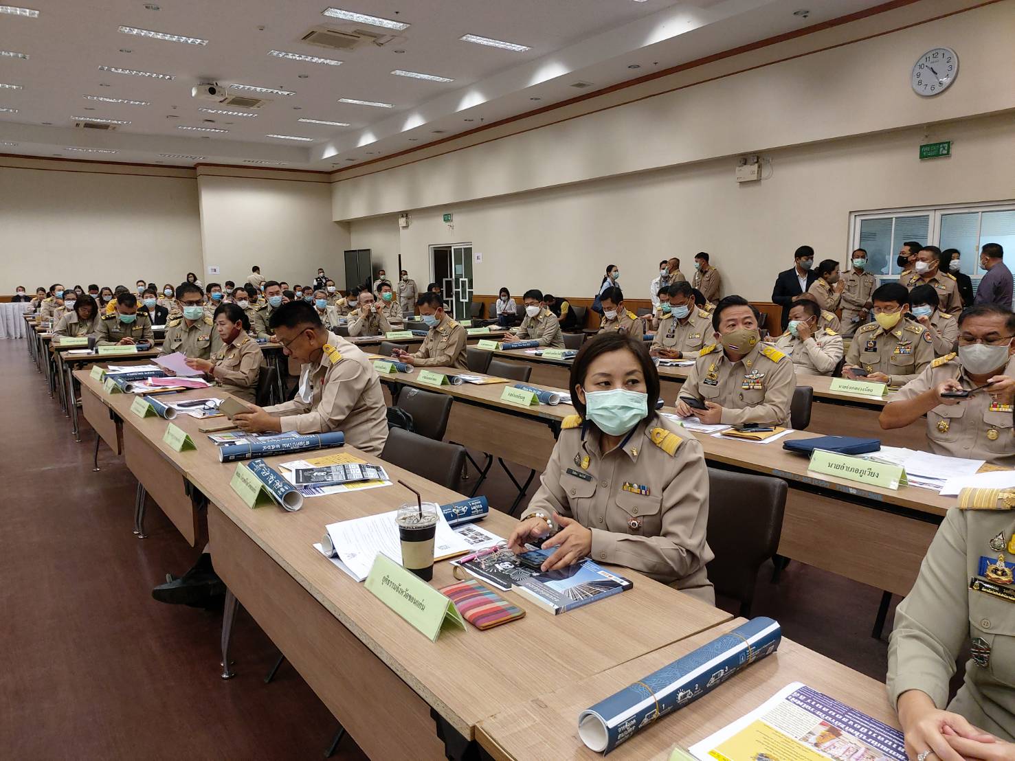 ? พช.ขอนแก่น : ร่วมประชุมหัวหน้าส่วนราชการ สังกัดกระทรวงมหาดไทย และประชุมกรมการจังหวัดขอนแก่น ครั้งที่ 12/2563 ?