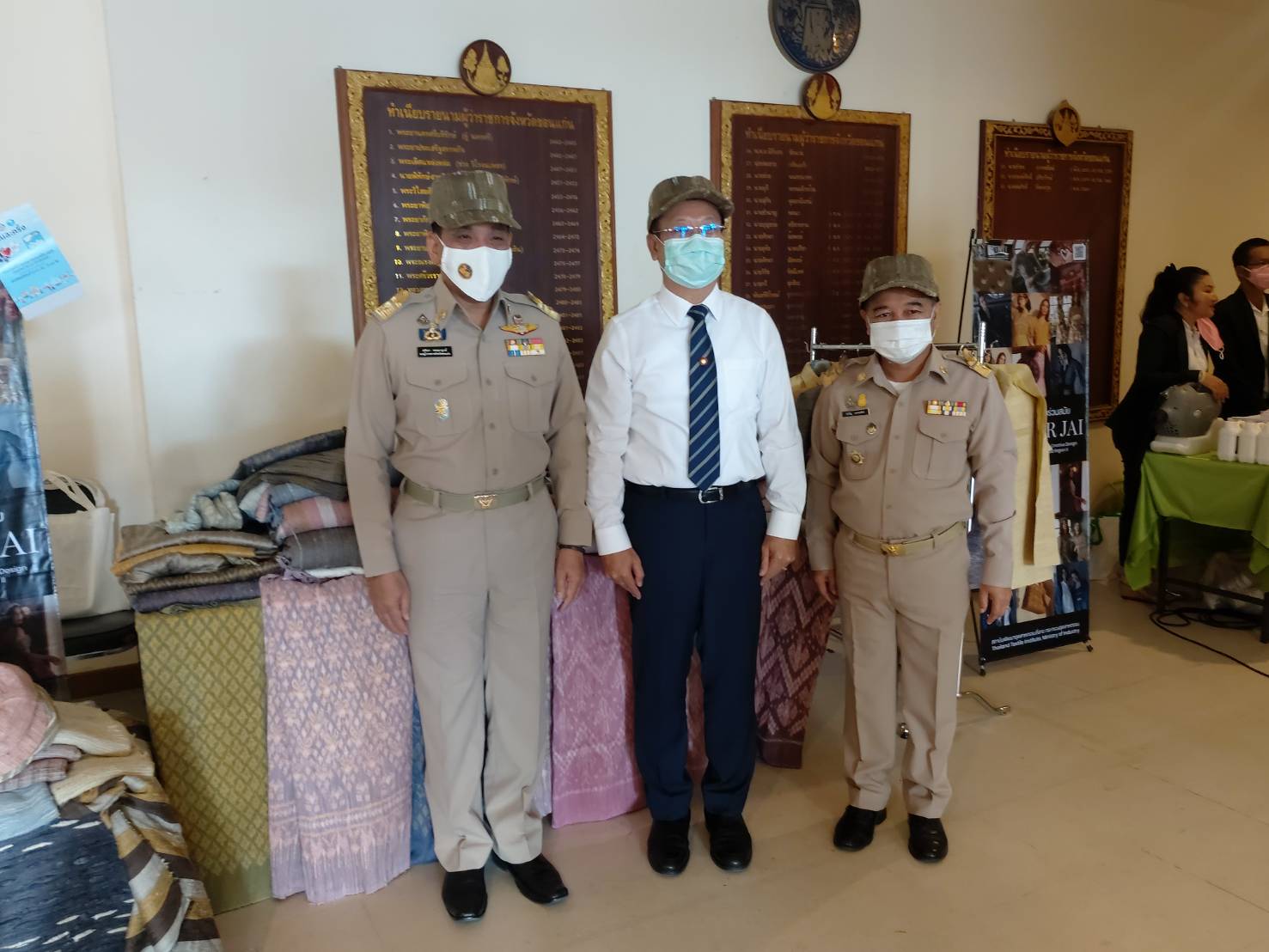 ? พช.ขอนแก่น : ร่วมประชุมหัวหน้าส่วนราชการ สังกัดกระทรวงมหาดไทย และประชุมกรมการจังหวัดขอนแก่น ครั้งที่ 12/2563 ?