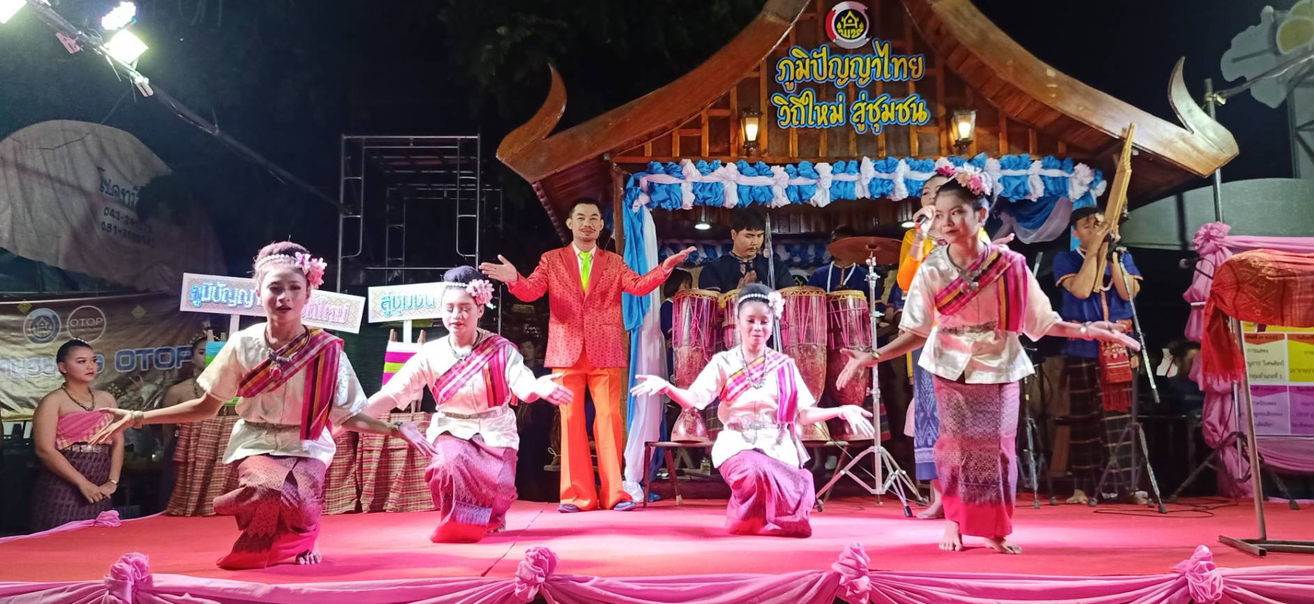 ? พช.ขอนแก่น : จัดยิ่งใหญ่ พิธีเปิดนิทรรศการการจัดแสดงและจำหน่ายผลิตภัณฑ์ชุมชน OTOP “ภูมิปัญญาไทย วิถีใหม่ สู่ชุมชน” ?
