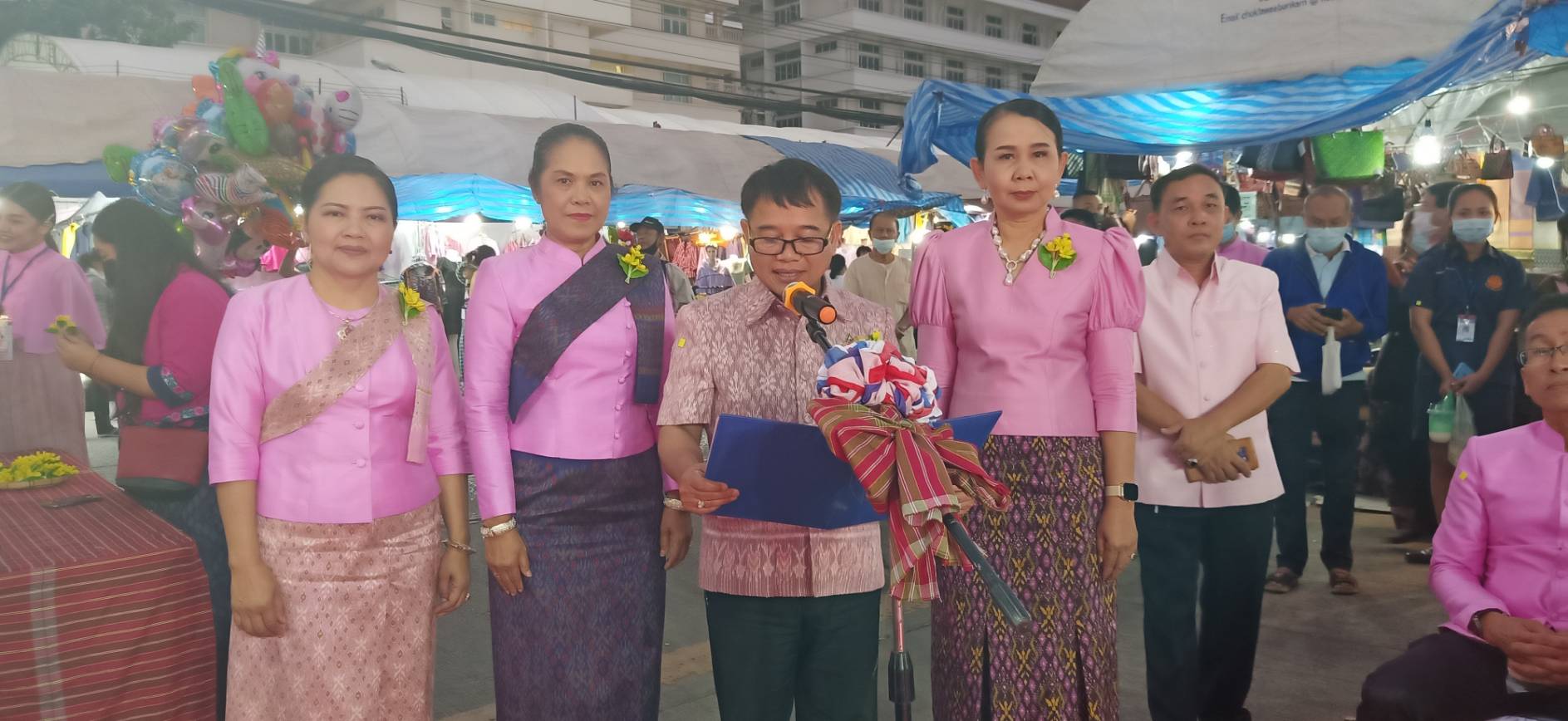 ? พช.ขอนแก่น : จัดยิ่งใหญ่ พิธีเปิดนิทรรศการการจัดแสดงและจำหน่ายผลิตภัณฑ์ชุมชน OTOP “ภูมิปัญญาไทย วิถีใหม่ สู่ชุมชน” ?