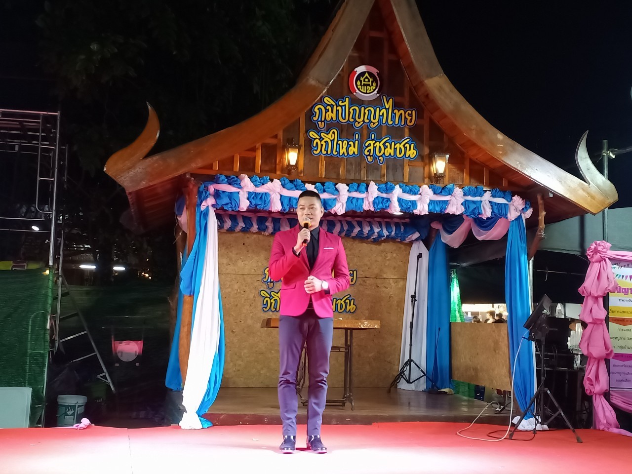 ? พช.ขอนแก่น : เปิดกิจกรรมการประกวดร้องเพลง OTOP ลูกทุ่งเสียงทอง ในงาน “ภูมิปัญญาไทย วิถีใหม่ สู่ชุมชน” งานเทศกาลไหมนานาชาติประเพณีผูกเสี่ยว และงานกาชาดจังหวัดขอนแก่น ประจำปี 2563 ?