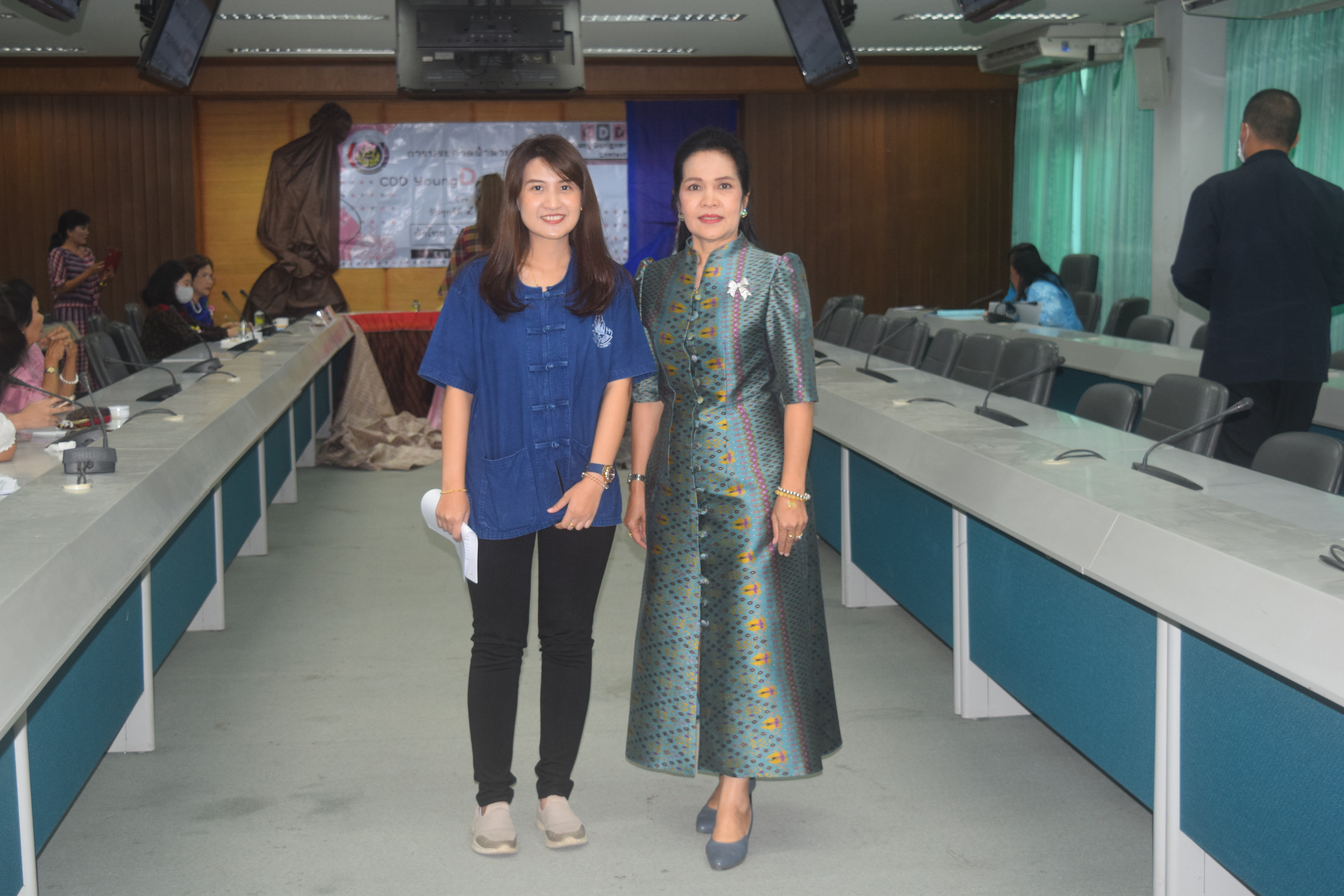 ? จังหวัดขอนแก่น : จัดประกวดออกแบบผ้าตามโครงการ CDD Young Designer Contest ?