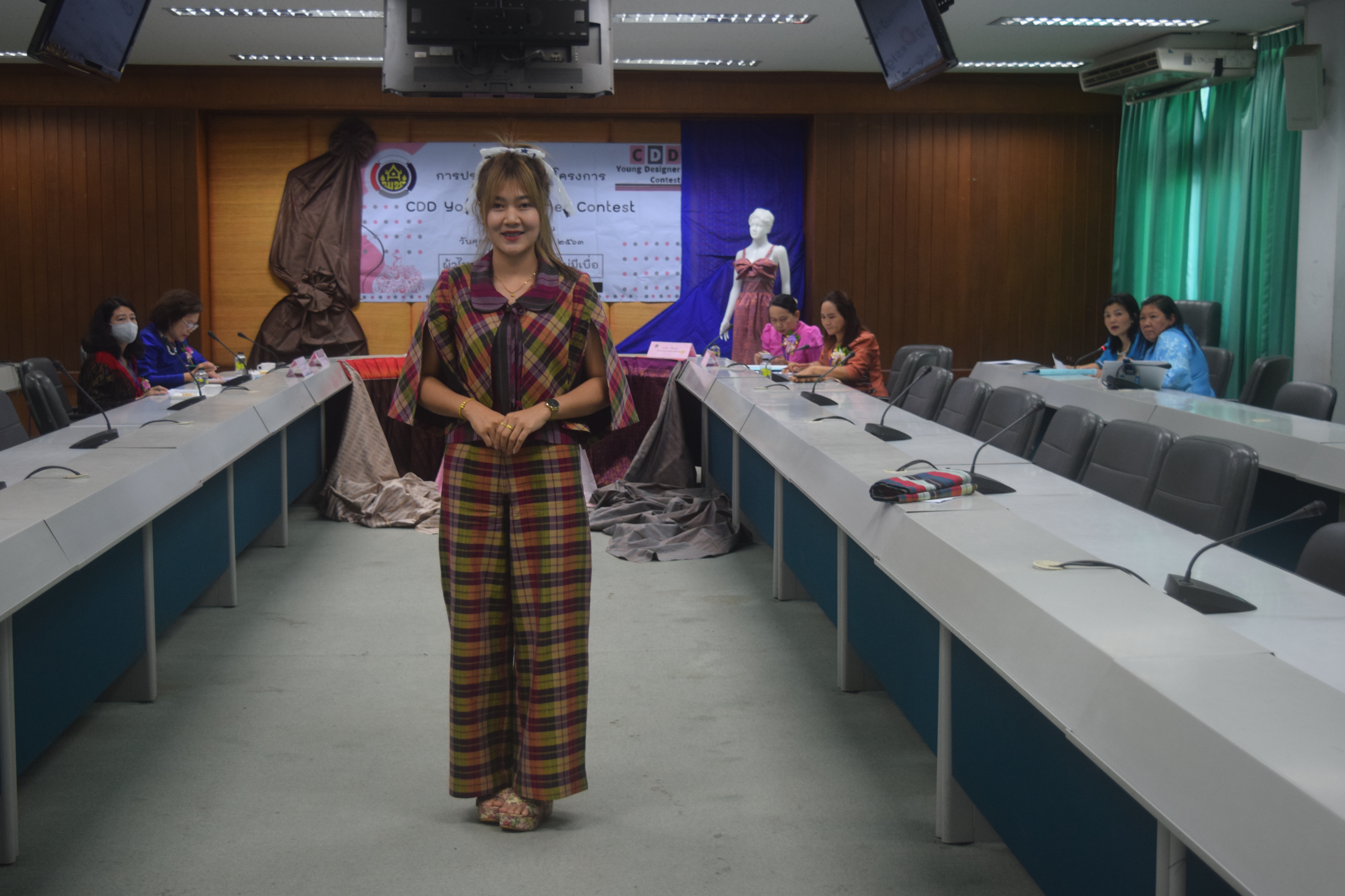 ? จังหวัดขอนแก่น : จัดประกวดออกแบบผ้าตามโครงการ CDD Young Designer Contest ?