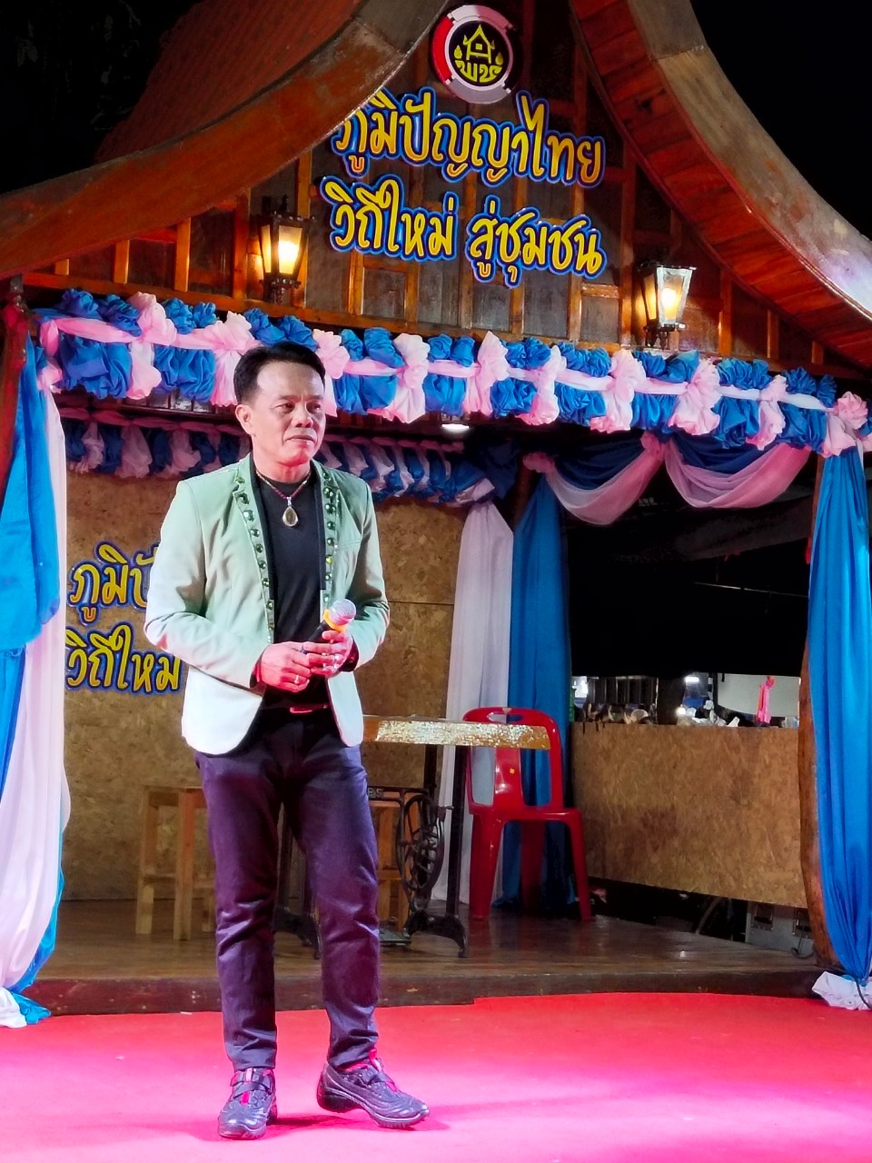 ? พช.ขอนแก่น : เปิดกิจกรรมการประกวดร้องเพลง OTOP ลูกทุ่งเสียงทอง ในงาน “ภูมิปัญญาไทย วิถีใหม่ สู่ชุมชน” งานเทศกาลไหมนานาชาติประเพณีผูกเสี่ยว และงานกาชาดจังหวัดขอนแก่น ประจำปี 2563 ?