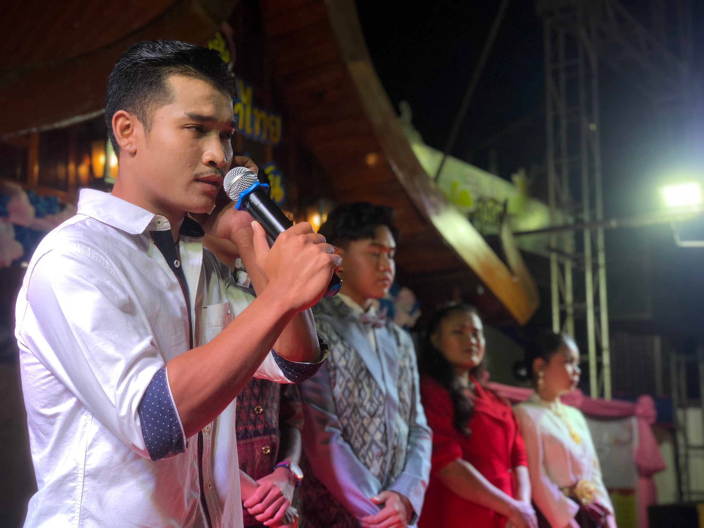 ? พช.ขอนแก่น : จัดกิจกรรมการประกวดร้องเพลง OTOP ลูกทุ่งเสียงทอง ในงาน “ภูมิปัญญาไทย วิถีใหม่ สู่ชุมชน” งานเทศกาลไหมนานาชาติประเพณีผูกเสี่ยว และงานกาชาดจังหวัดขอนแก่น ประจำปี 2563 ?
