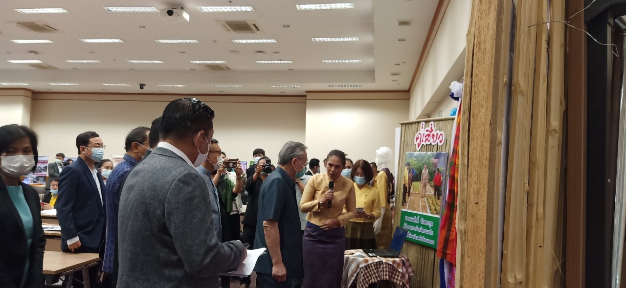 ? พช.ขอนแก่น : ร่วมประชุมติดตามการปฏิบัติราชการในพื้นที่กลุ่มภาคตะวันออกเฉียงเหนือตอนกลาง และเขตตรวจราชการที่ 12 ของรองนายกรัฐมนตรี (นายดอน ปรมัตถ์วินัย) ระหว่างวันที่ 24 – 26 ธันวาคม 2563 ณ จังหวัดขอนแก่น?