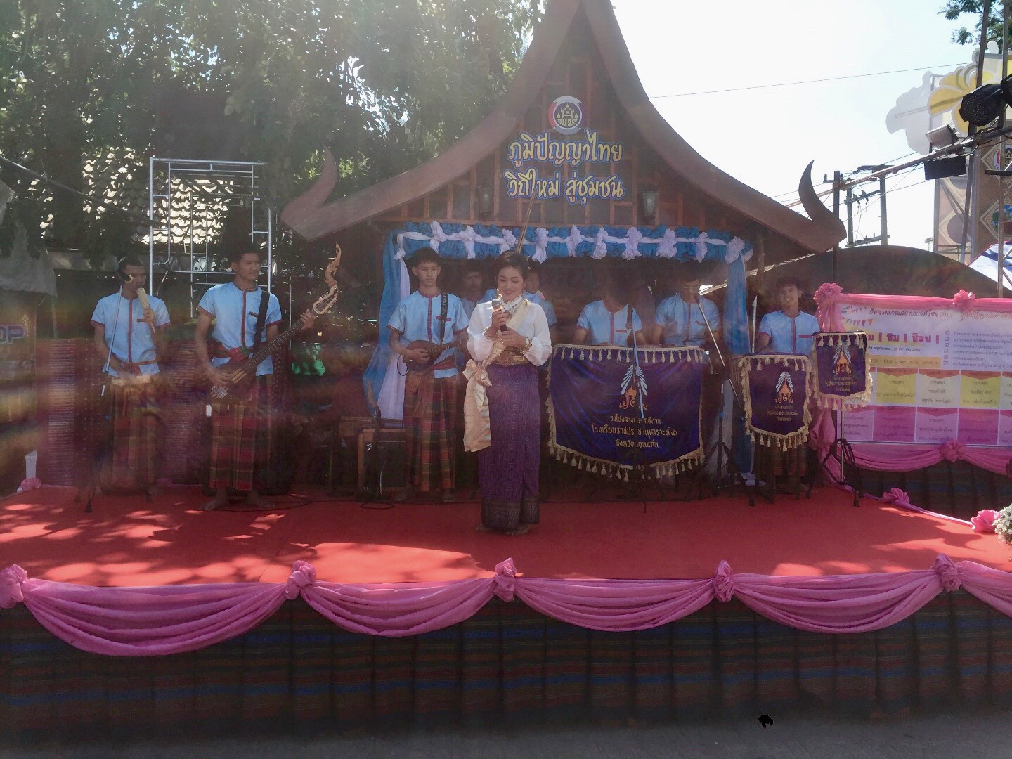 ? พช.ขอนแก่น : จัดแสดงและจำหน่ายสินค้า OTOP “ภูมิปัญญาไทย วิถีใหม่ สู่ชุมชน” ในงานเทศกาลไหมนานาชาติประเพณีผูกเสี่ยว และงานกาชาดจังหวัดขอนแก่น ประจำปี 2563 ?