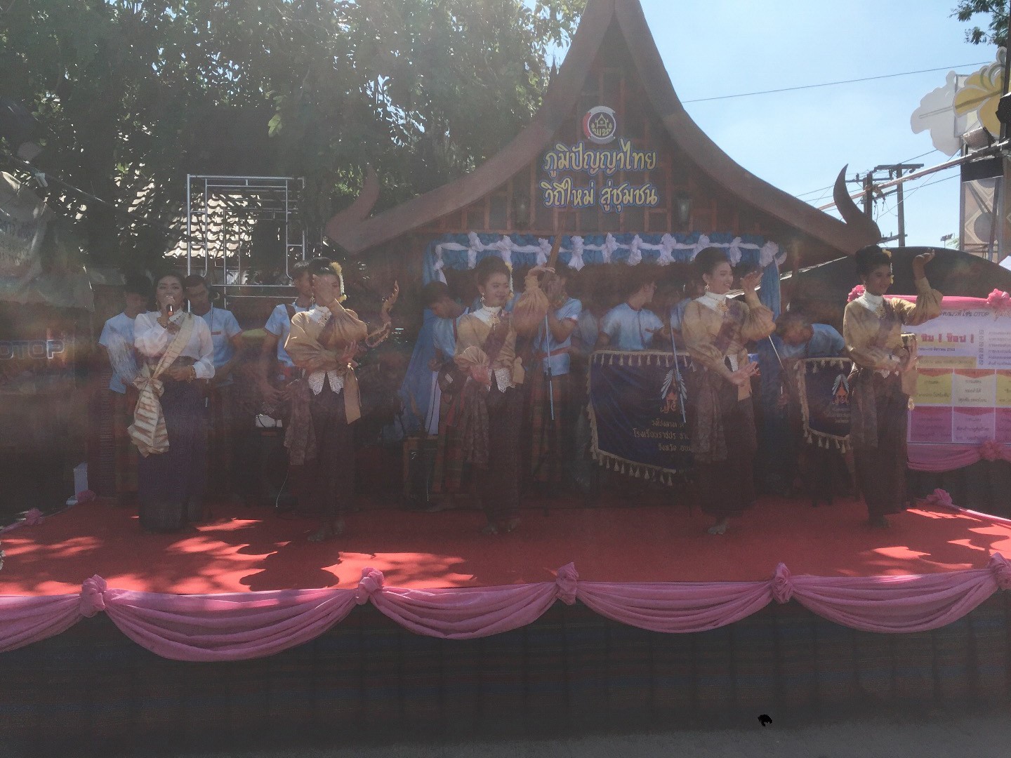 ? พช.ขอนแก่น : จัดแสดงและจำหน่ายสินค้า OTOP “ภูมิปัญญาไทย วิถีใหม่ สู่ชุมชน” ในงานเทศกาลไหมนานาชาติประเพณีผูกเสี่ยว และงานกาชาดจังหวัดขอนแก่น ประจำปี 2563 ?