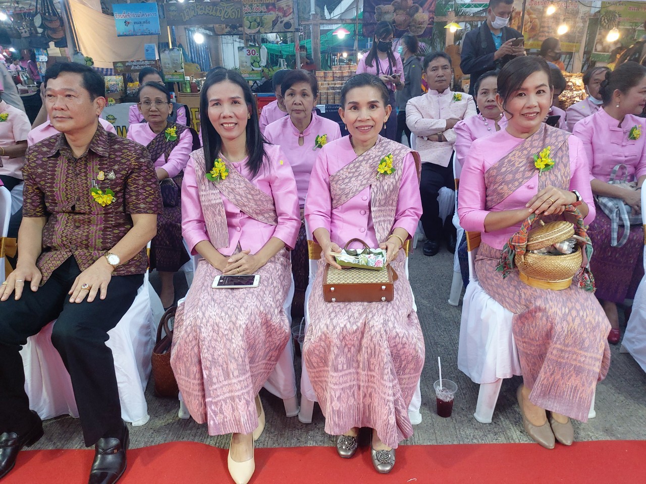 ? พช.ขอนแก่น : จัดยิ่งใหญ่ พิธีเปิดนิทรรศการการจัดแสดงและจำหน่ายผลิตภัณฑ์ชุมชน OTOP “ภูมิปัญญาไทย วิถีใหม่ สู่ชุมชน” ?