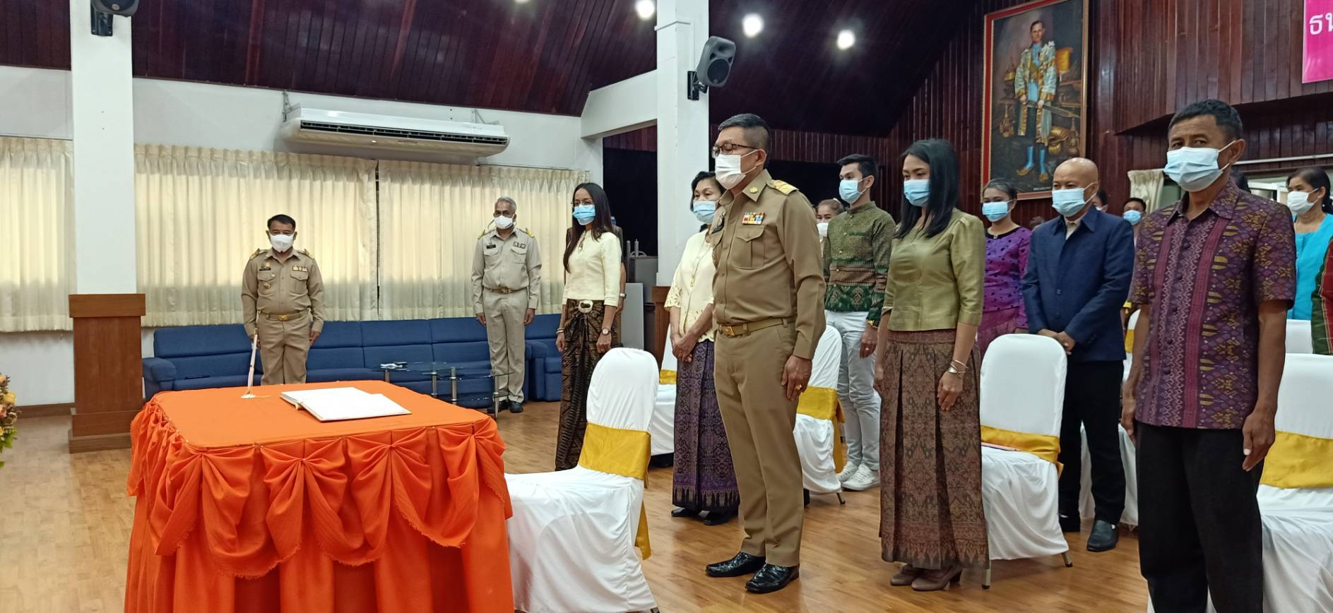 ? จังหวัดขอนแก่น : จัดพิธีลงนามถวายพระพรชัยมงคล สมเด็จพระเจ้าลูกเธอ เจ้าฟ้าสิริวัณณวรี นารีรัตนราชกัญญา เนื่องในโอกาสวันคล้ายวันประสูติ 8 มกราคม 2564 และพิธีมอบลายผ้า “ผ้ามัดหมี่ลายขอเจ้าฟ้าสิริวัณณวรีฯ” ?