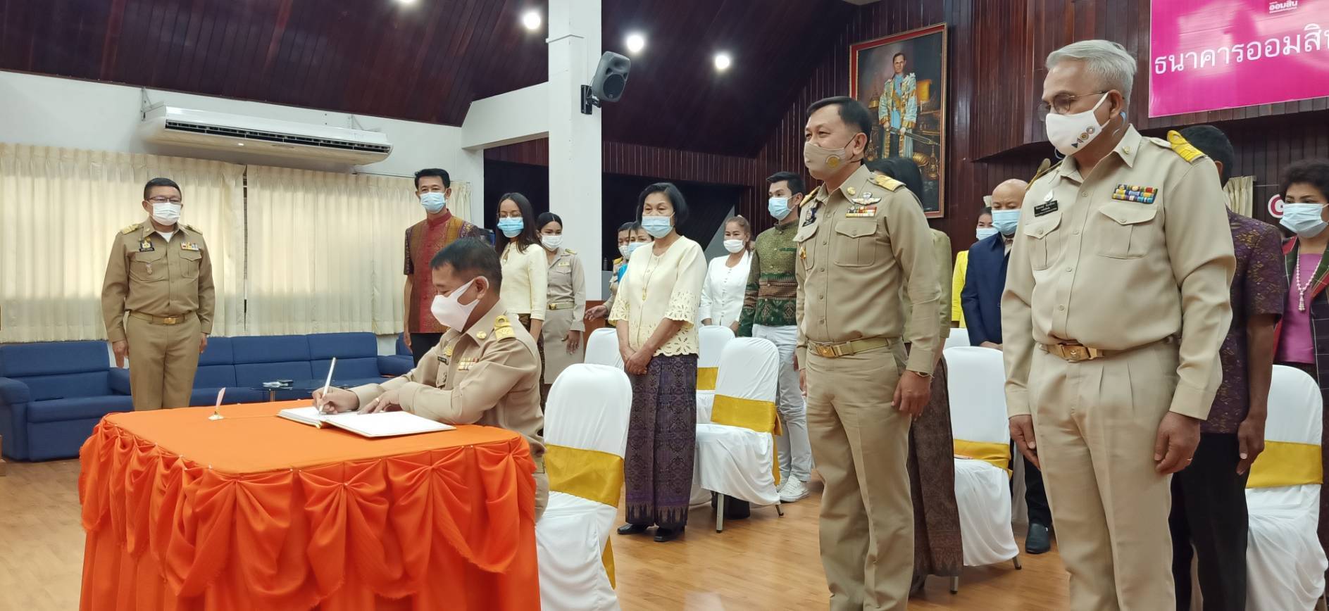 ? จังหวัดขอนแก่น : จัดพิธีลงนามถวายพระพรชัยมงคล สมเด็จพระเจ้าลูกเธอ เจ้าฟ้าสิริวัณณวรี นารีรัตนราชกัญญา เนื่องในโอกาสวันคล้ายวันประสูติ 8 มกราคม 2564 และพิธีมอบลายผ้า “ผ้ามัดหมี่ลายขอเจ้าฟ้าสิริวัณณวรีฯ” ?