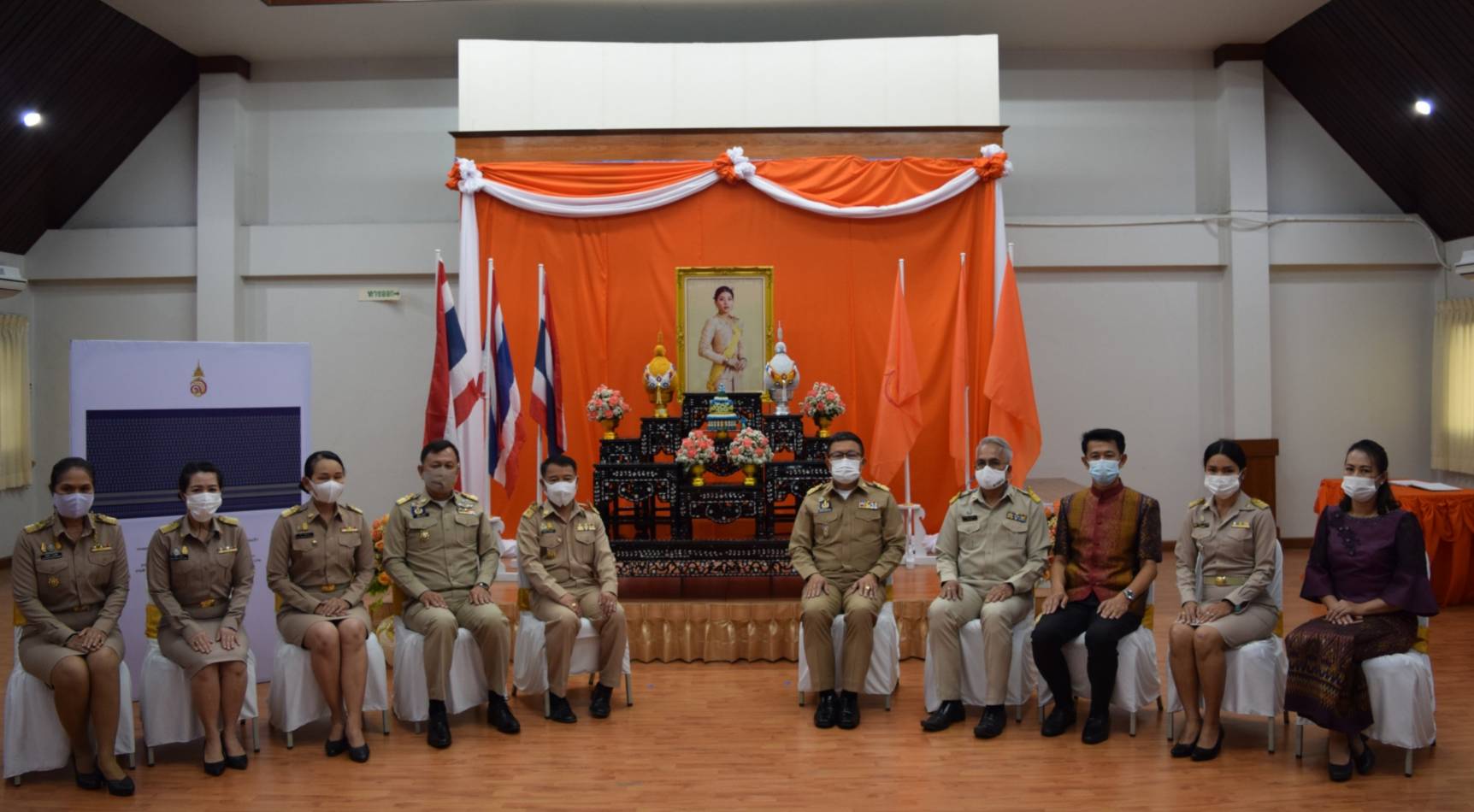 ? จังหวัดขอนแก่น : จัดพิธีลงนามถวายพระพรชัยมงคล สมเด็จพระเจ้าลูกเธอ เจ้าฟ้าสิริวัณณวรี นารีรัตนราชกัญญา เนื่องในโอกาสวันคล้ายวันประสูติ 8 มกราคม 2564 และพิธีมอบลายผ้า “ผ้ามัดหมี่ลายขอเจ้าฟ้าสิริวัณณวรีฯ” ?