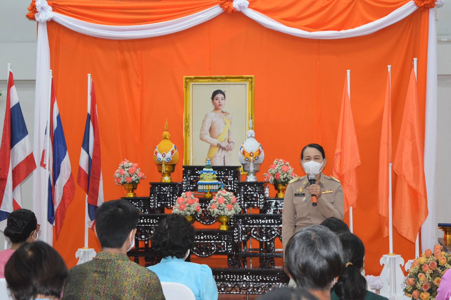 ? จังหวัดขอนแก่น : จัดพิธีลงนามถวายพระพรชัยมงคล สมเด็จพระเจ้าลูกเธอ เจ้าฟ้าสิริวัณณวรี นารีรัตนราชกัญญา เนื่องในโอกาสวันคล้ายวันประสูติ 8 มกราคม 2564 และพิธีมอบลายผ้า “ผ้ามัดหมี่ลายขอเจ้าฟ้าสิริวัณณวรีฯ” ?