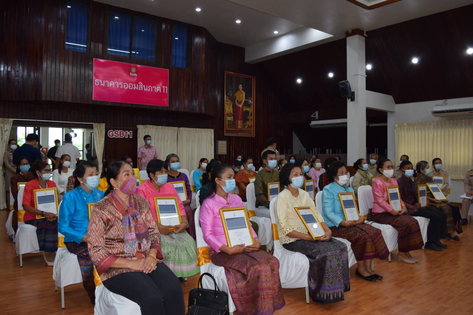 ? จังหวัดขอนแก่น : จัดพิธีลงนามถวายพระพรชัยมงคล สมเด็จพระเจ้าลูกเธอ เจ้าฟ้าสิริวัณณวรี นารีรัตนราชกัญญา เนื่องในโอกาสวันคล้ายวันประสูติ 8 มกราคม 2564 และพิธีมอบลายผ้า “ผ้ามัดหมี่ลายขอเจ้าฟ้าสิริวัณณวรีฯ” ?