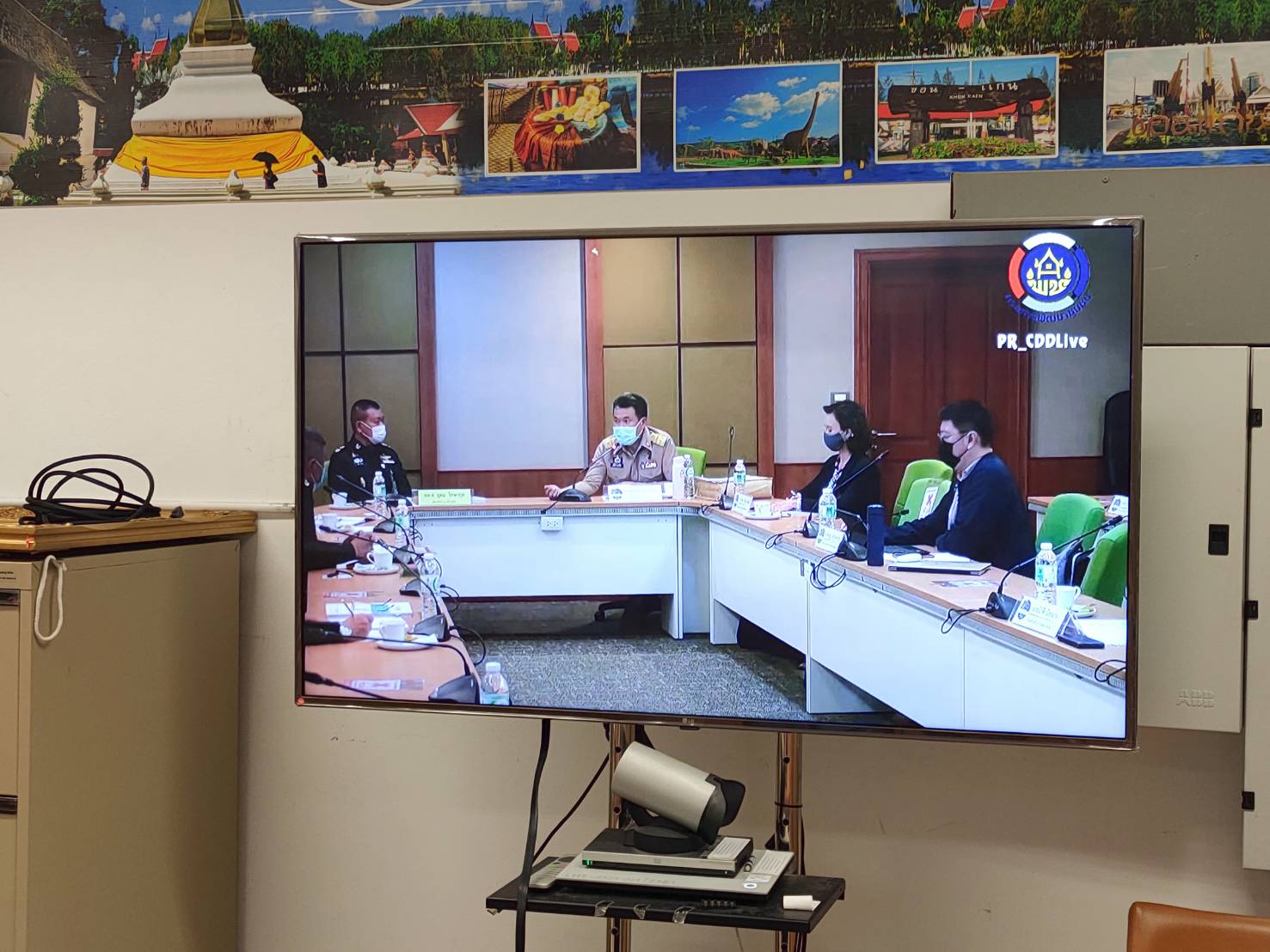 ?พช.ขอนแก่น : เข้าร่วมรับชมการถ่ายทอดสดการประชุมหารือการดำเนินงานโครงการพัฒนาพื้นที่ต้นแบบการพัฒนาคุณภาพชีวิตตามหลักทฤษฎีใหม่ ประยุกต์สู่ “โคก หนอง นา โมเดล” ผ่านทางช่องกรมการพัฒนาชุมชน ?