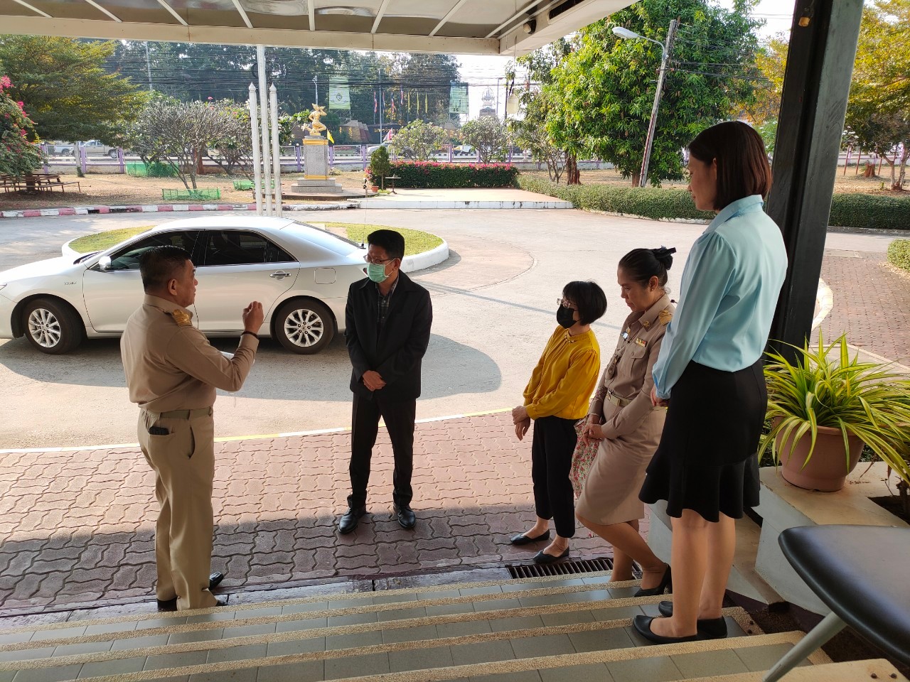 ? พช.ขอนแก่น : ขอเชิญรับชมรายการ “ทีวีอีสานรวมใจ คนไทยไม่ทิ้งกัน” ร่วมดำเนินรายการโดย นายศรัทธา คชพลายุกต์  รองผู้ว่าราชการจังหวัดขอนแก่น ?