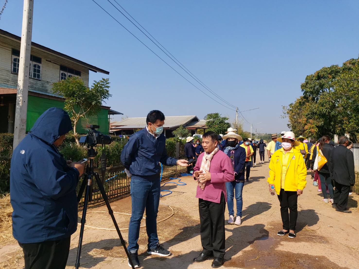 ? พช.ขอนแก่น : ติดตามการดำเนินงานการถ่ายทำสกู๊ปข่าว “ ปลูกผัก ปลูกรักกับ พช.” ณ บ้านหนองบัว ม.4 ตำบลหนองแปน อำเภอมัญจาคีรี  จังหวัดขอนแก่น ?