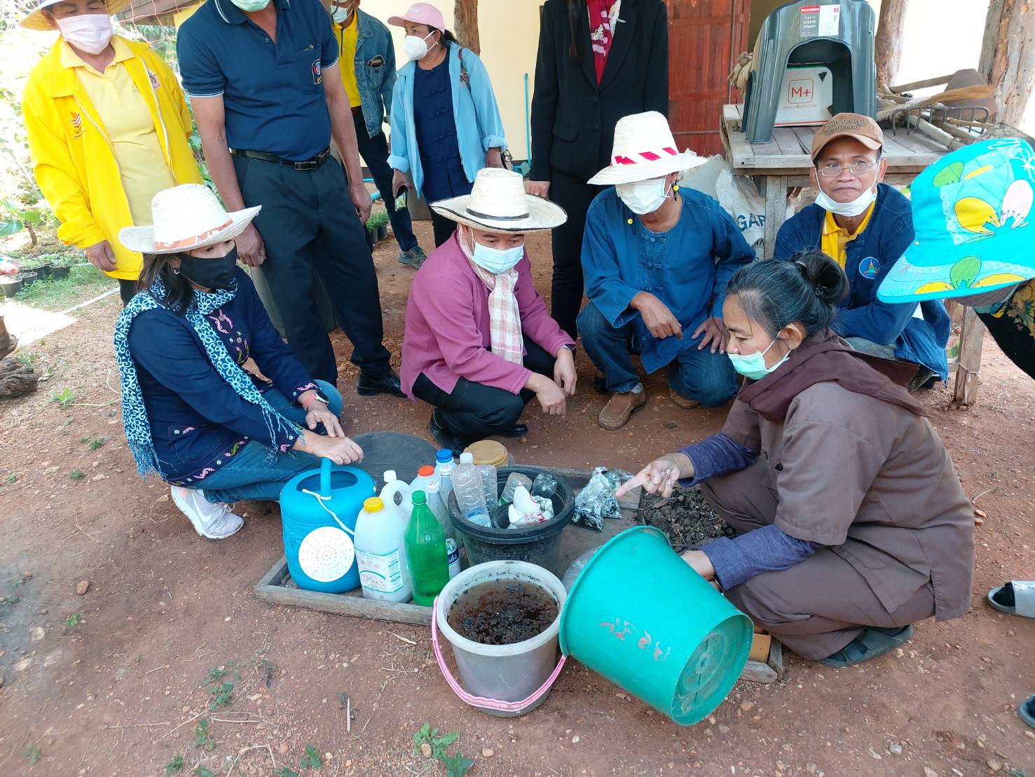 ? พช.ขอนแก่น : ติดตามการดำเนินงานการถ่ายทำสกู๊ปข่าว “ ปลูกผัก ปลูกรักกับ พช.” ณ บ้านหนองบัว ม.4 ตำบลหนองแปน อำเภอมัญจาคีรี  จังหวัดขอนแก่น ?