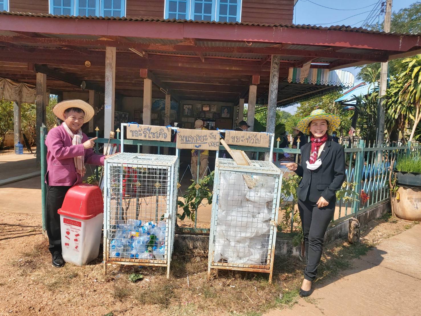 ? พช.ขอนแก่น : ติดตามการดำเนินงานการถ่ายทำสกู๊ปข่าว “ ปลูกผัก ปลูกรักกับ พช.” ณ บ้านหนองบัว ม.4 ตำบลหนองแปน อำเภอมัญจาคีรี  จังหวัดขอนแก่น ?
